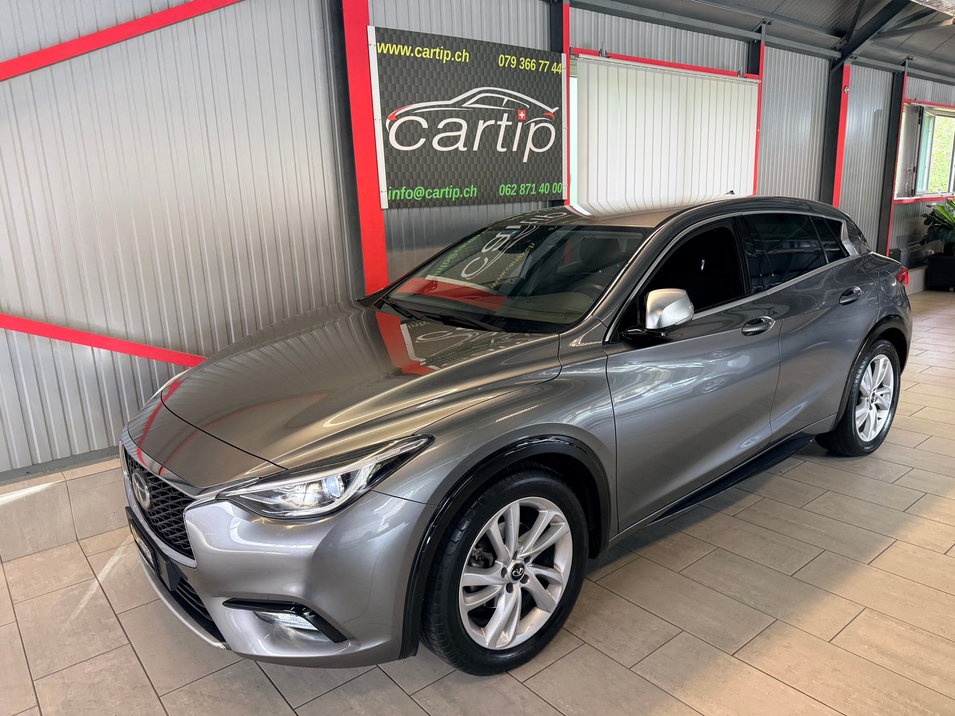 INFINITI Q30 1.5d Premium FWD DCT-image-4
