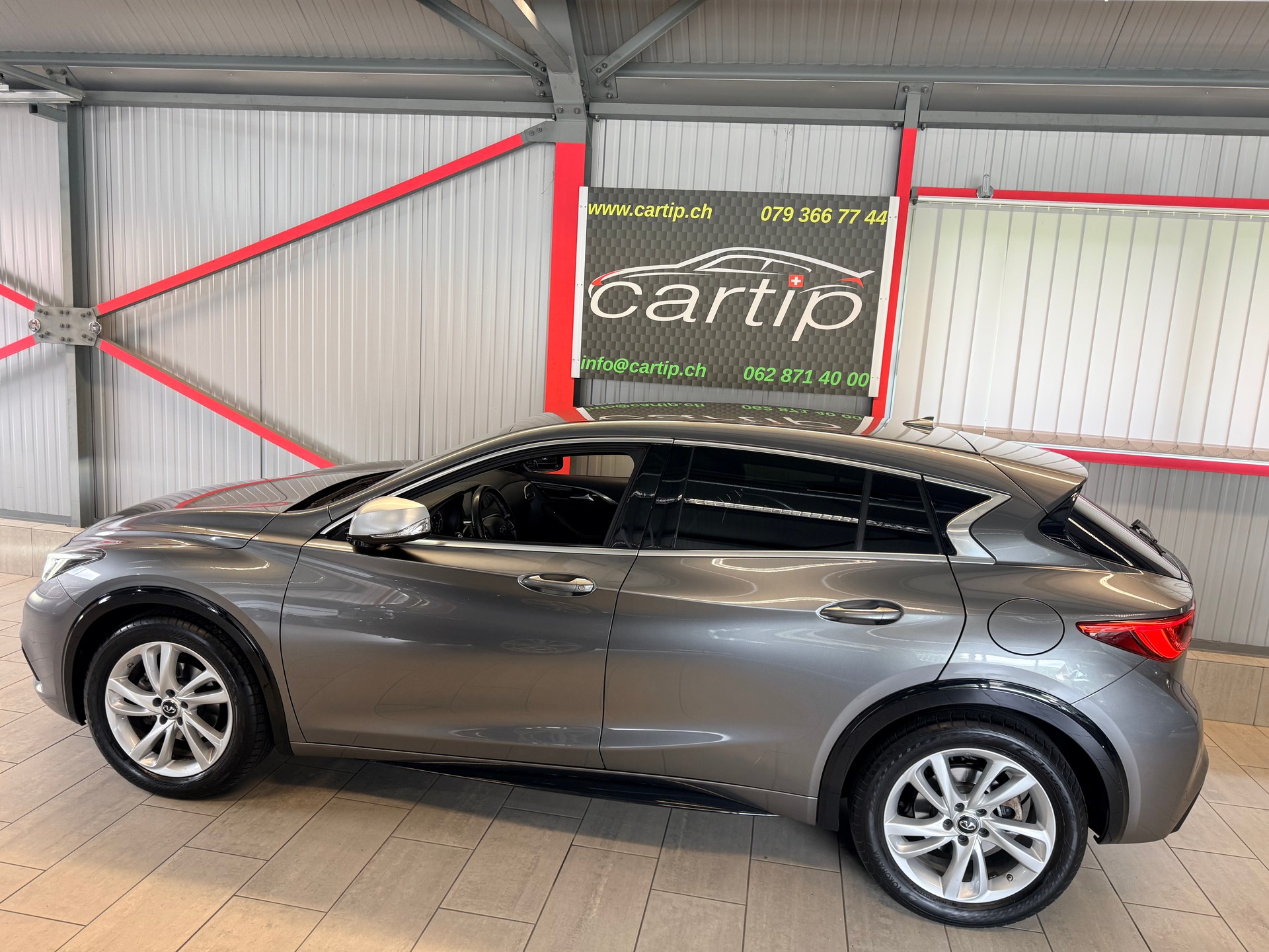 INFINITI Q30 1.5d Premium FWD DCT-image-5
