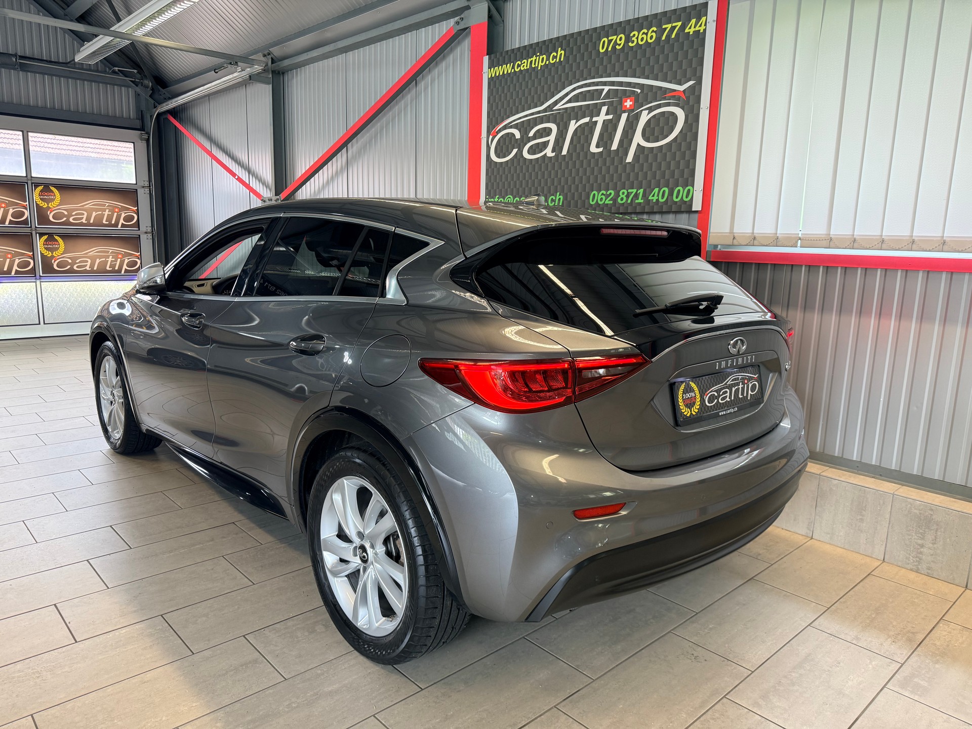 INFINITI Q30 1.5d Premium FWD DCT-image-6