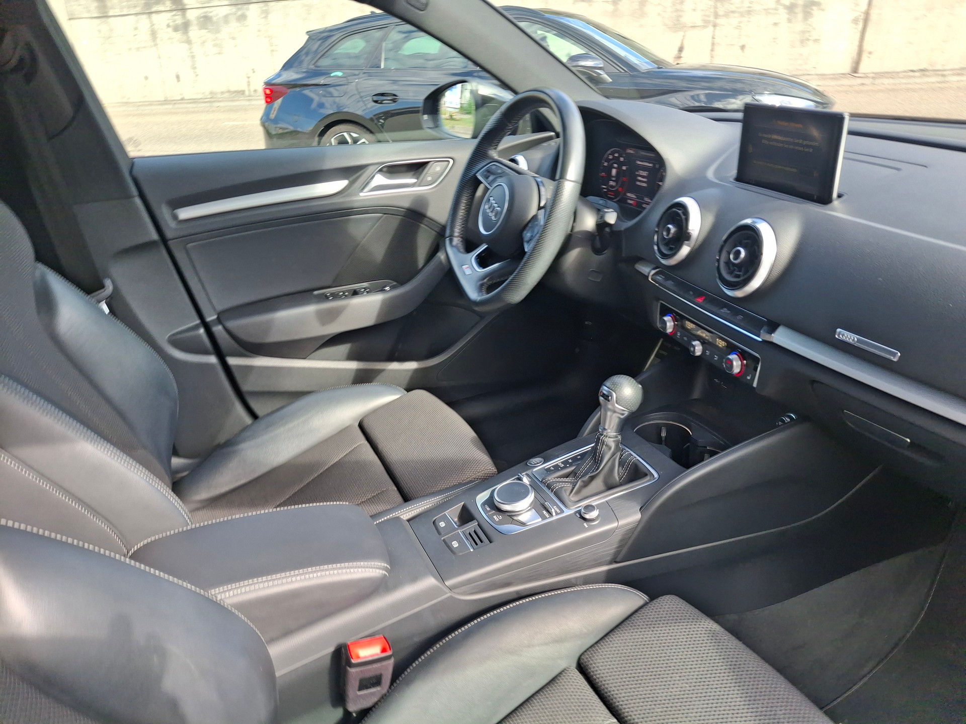 AUDI A3 Sportback 35 TFSI Sport S-tronic-image-13