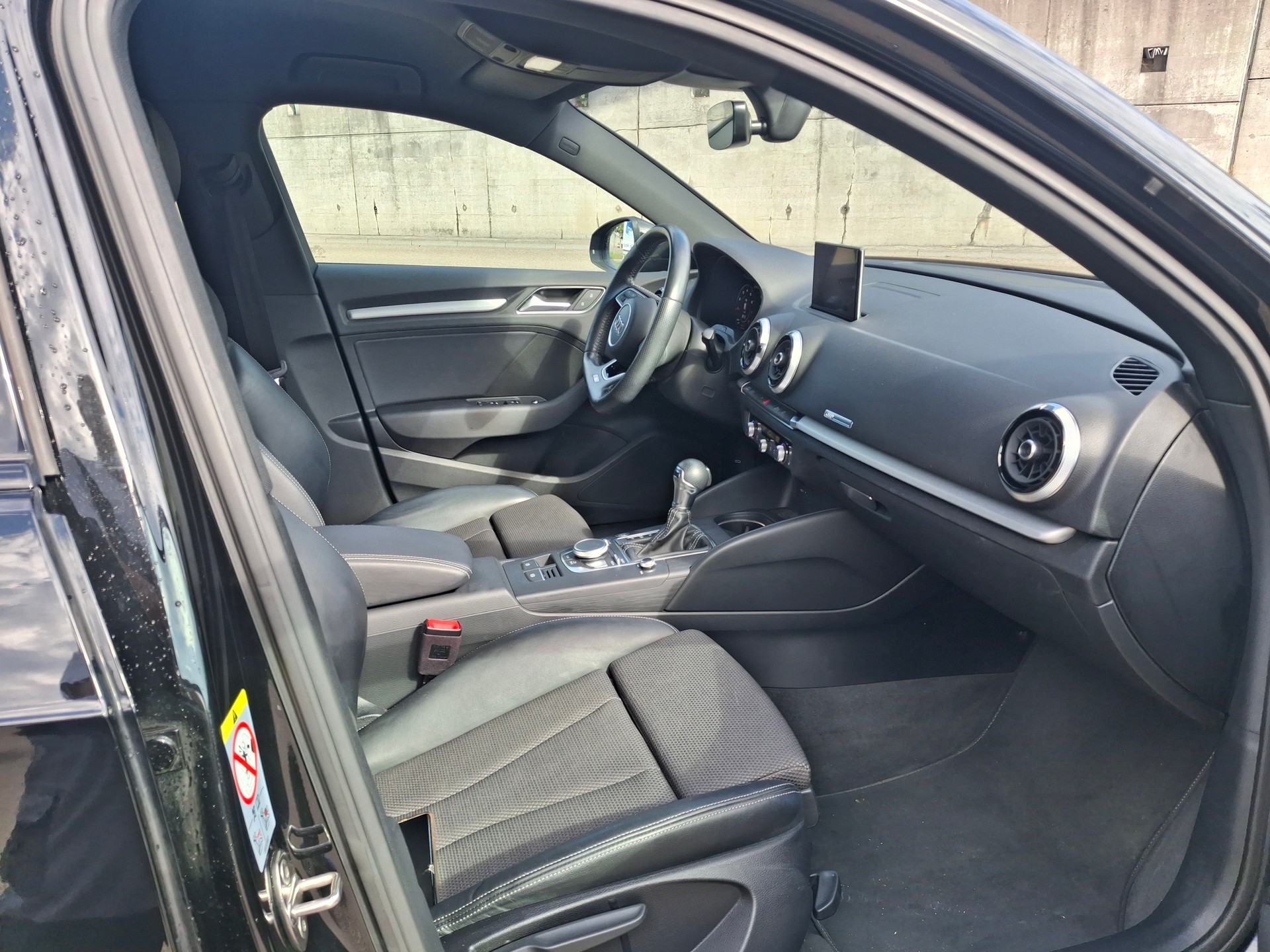 AUDI A3 Sportback 35 TFSI Sport S-tronic-image-15
