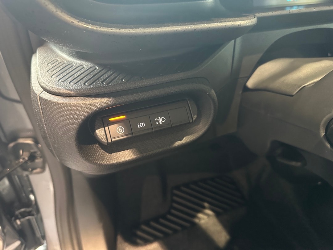 RENAULT Twingo E-Tech 27kWh Evolution-image-14