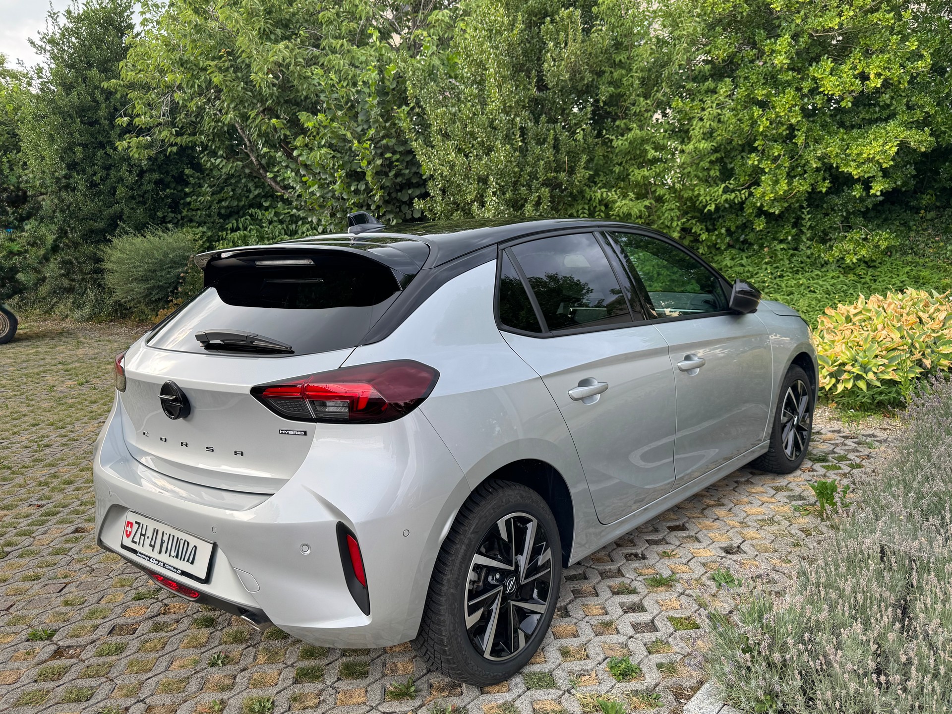 OPEL 1.2 T GS Hybrid-image-1