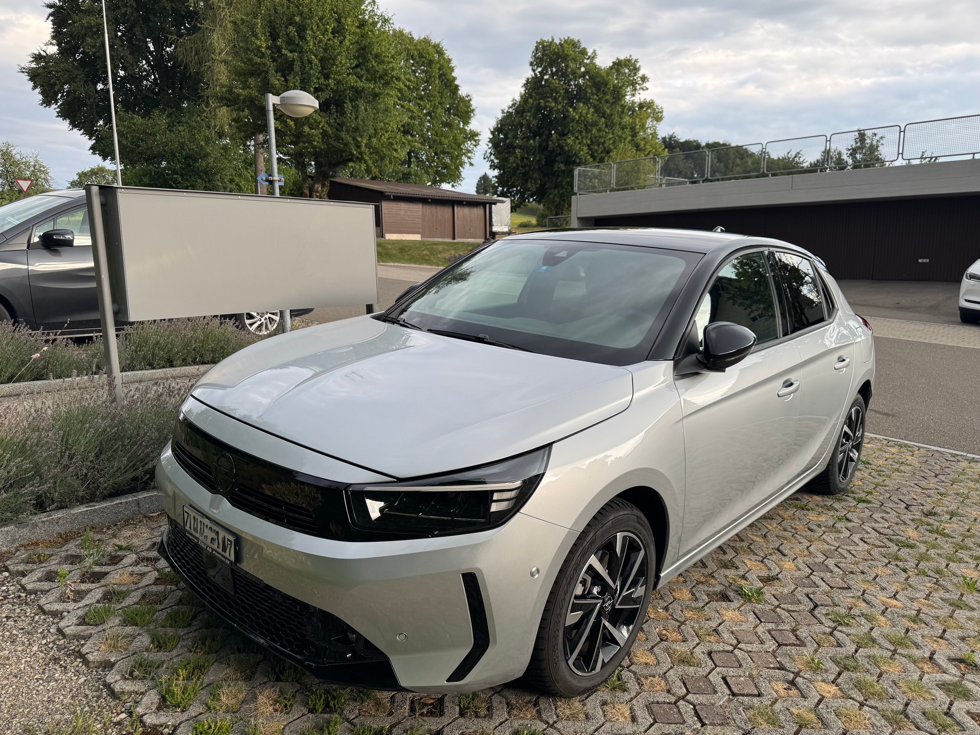 OPEL 1.2 T GS Hybrid-image-0