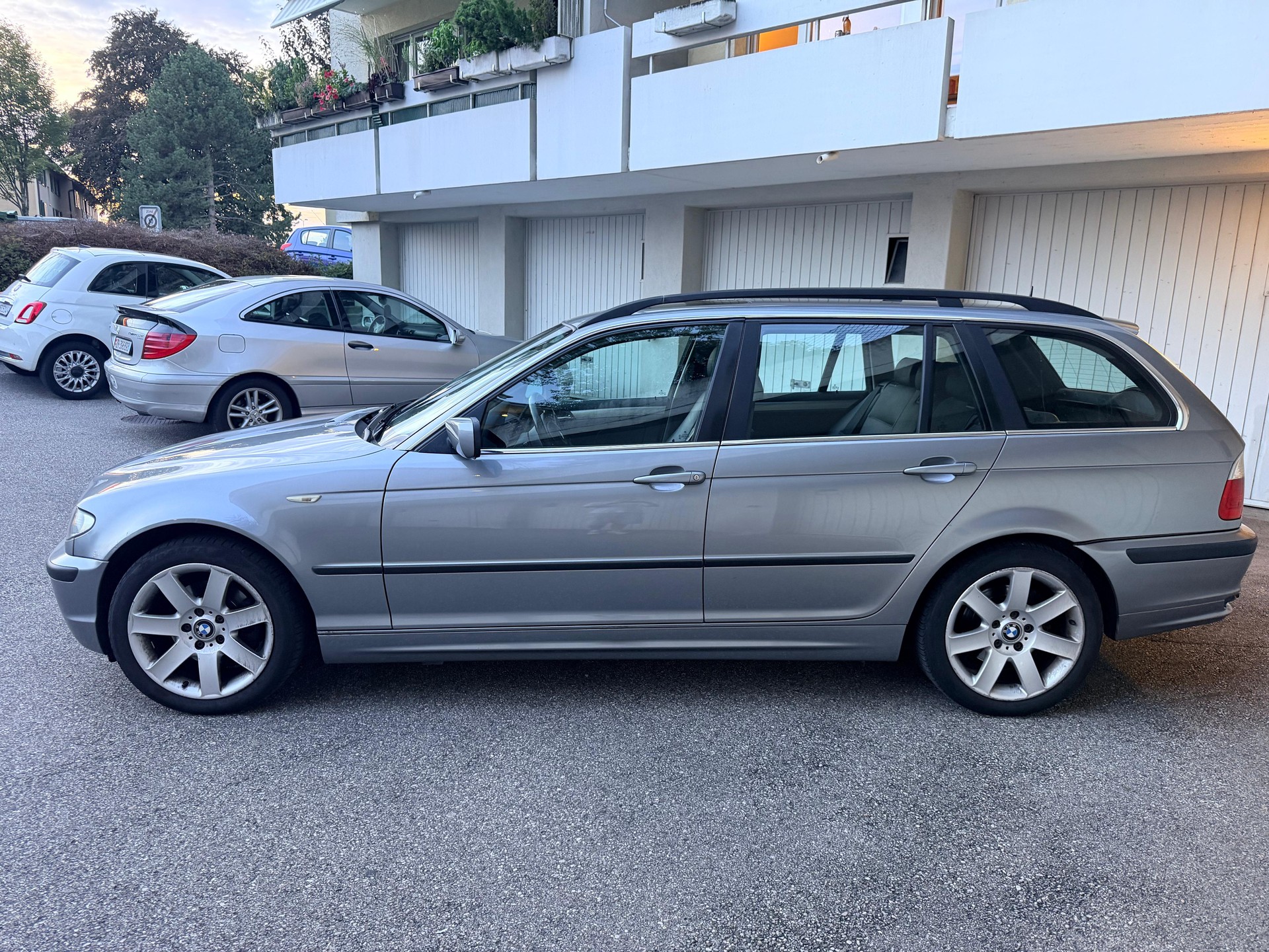 BMW 325xi-image-1