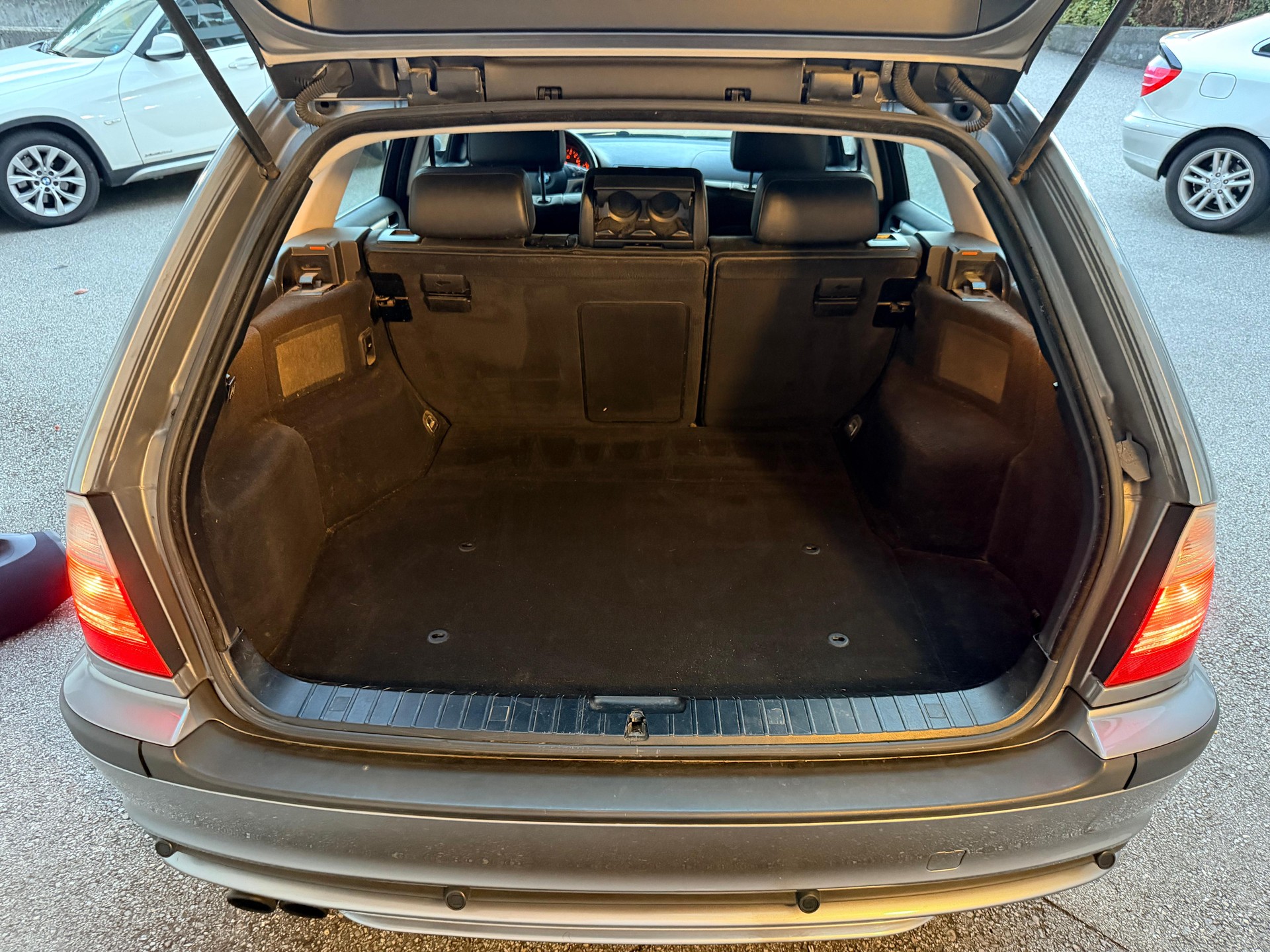 BMW 325xi-image-5