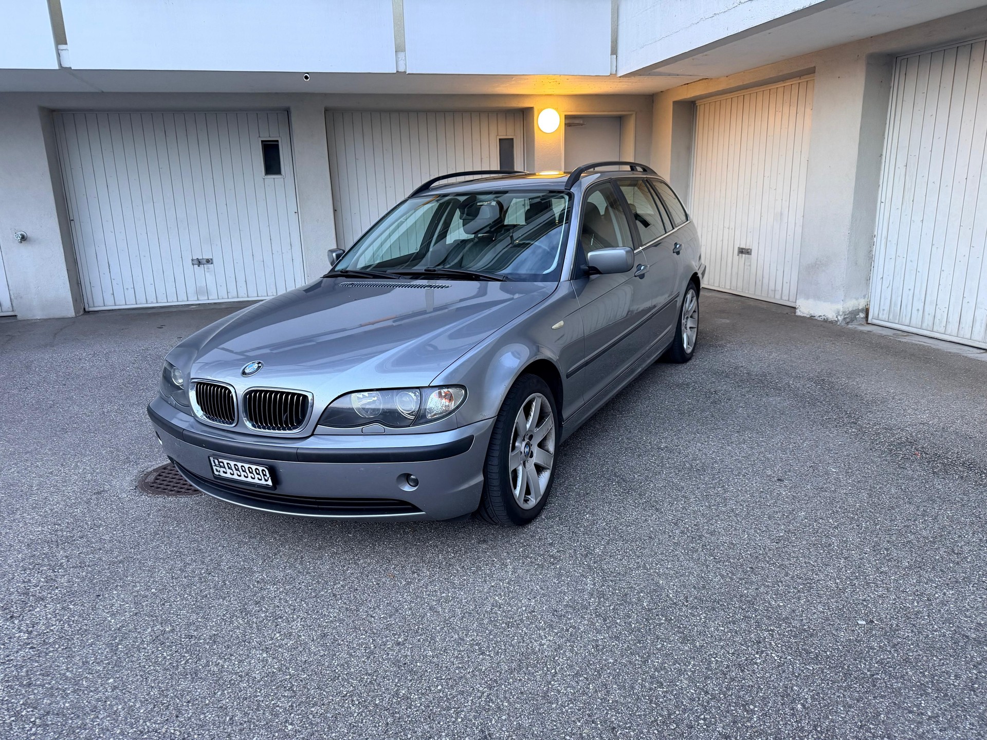 BMW 325xi-image-0