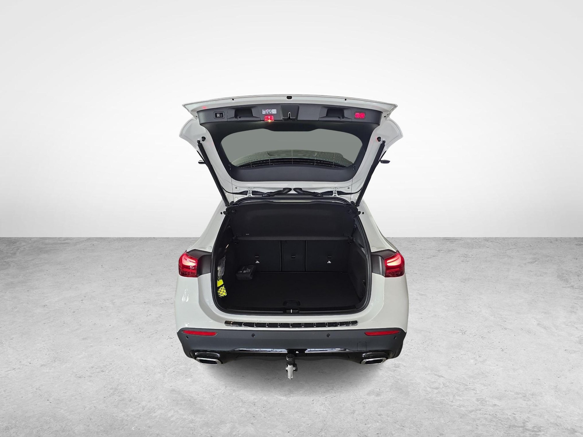 MERCEDES-BENZ GLA 250 4MATIC Swiss Star AMG Line-image-11