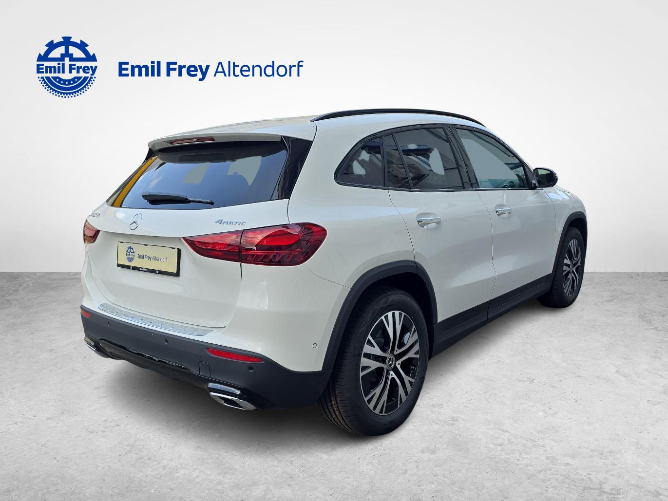 MERCEDES-BENZ GLA 250 4MATIC Swiss Star AMG Line-image-4