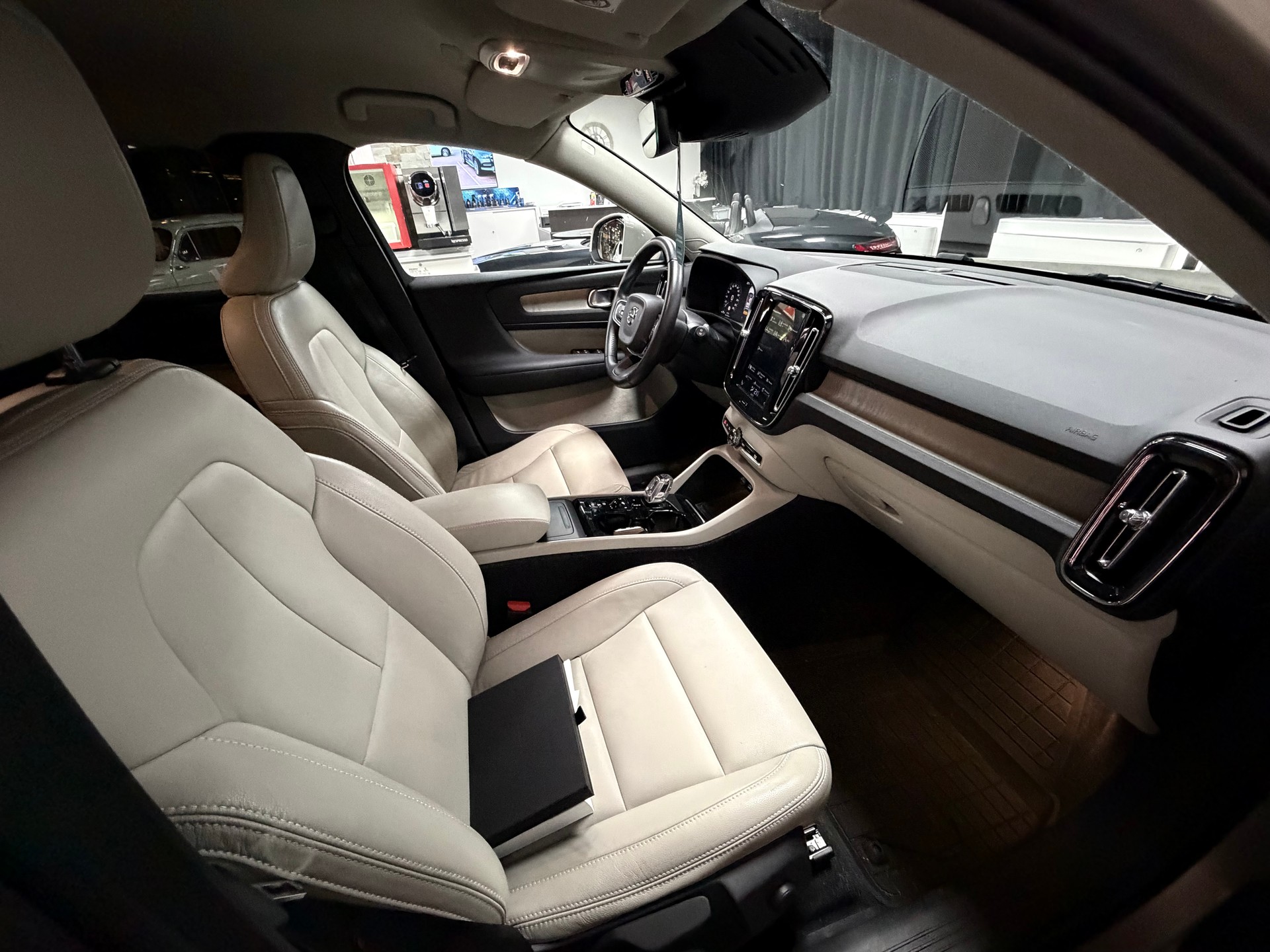 VOLVO XC40 T4 AWD Inscription Geartronic-image-26