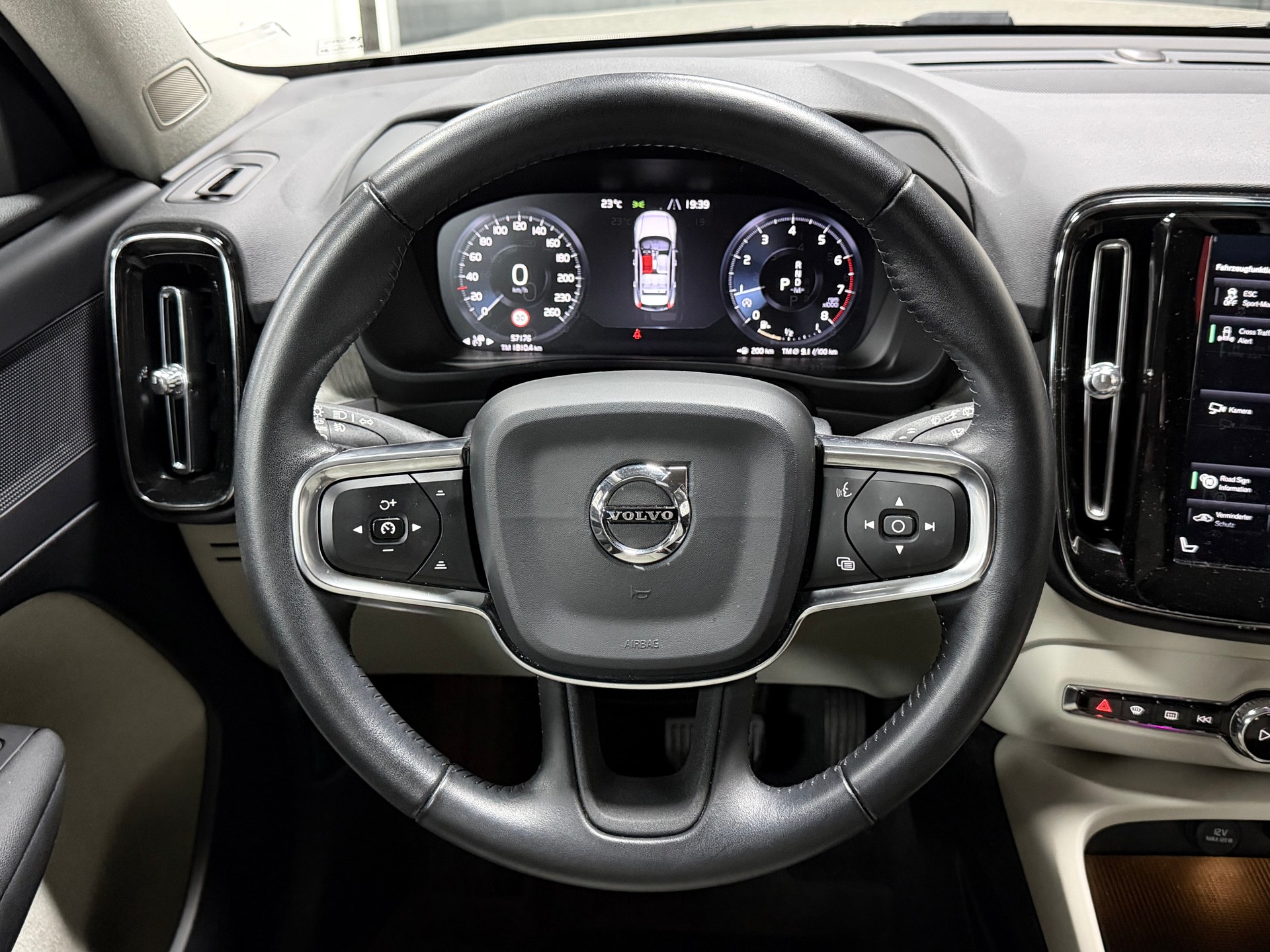 VOLVO XC40 T4 AWD Inscription Geartronic-image-14