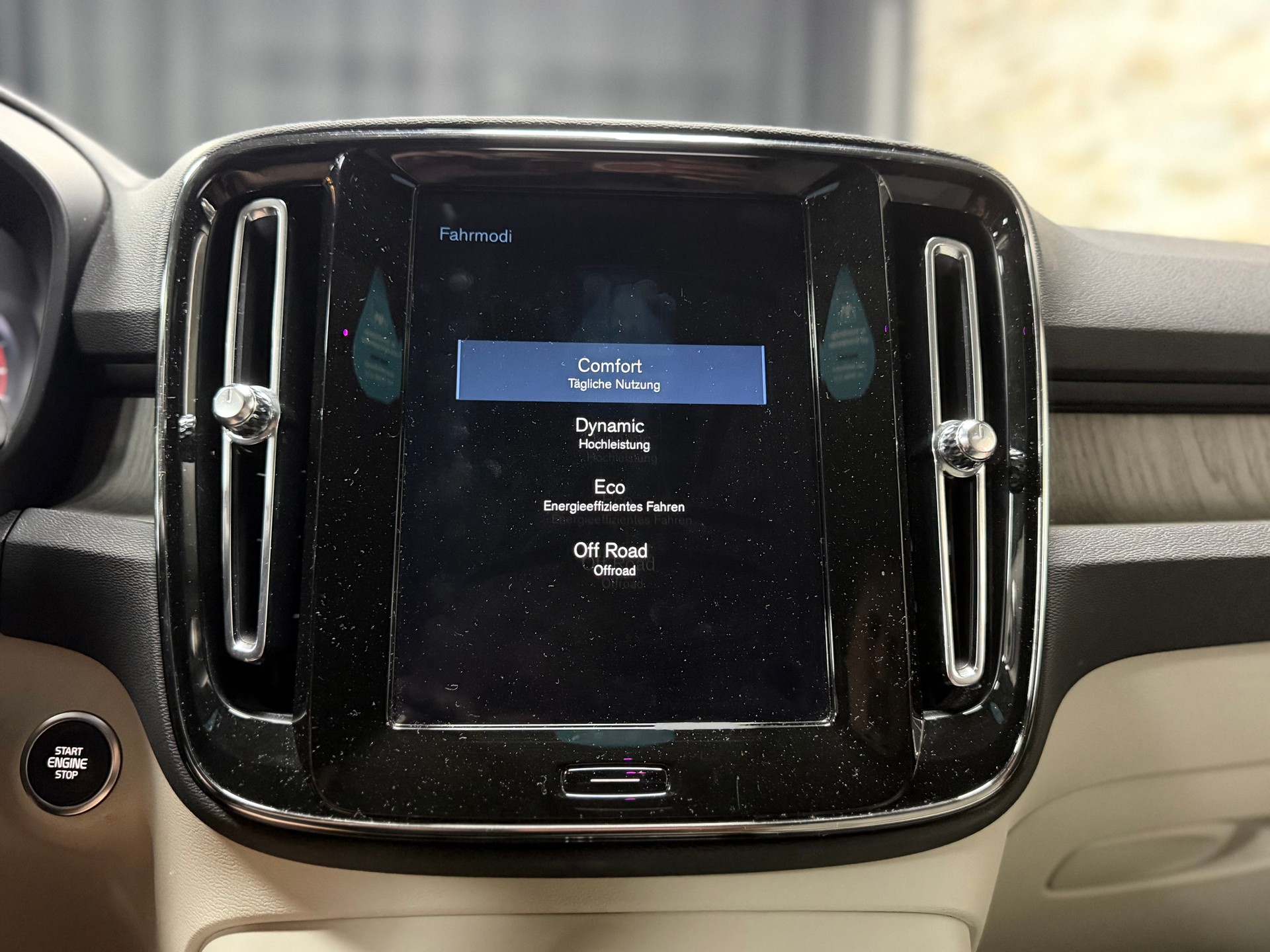 VOLVO XC40 T4 AWD Inscription Geartronic-image-22
