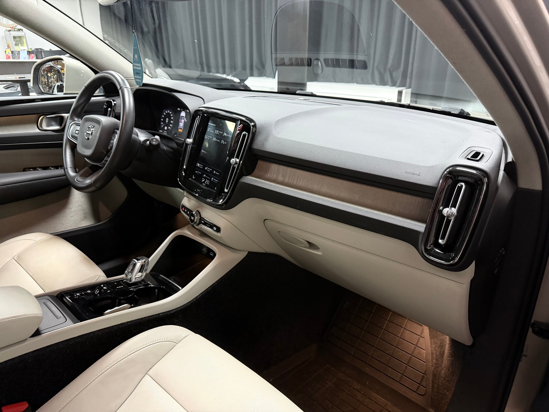 VOLVO XC40 T4 AWD Inscription Geartronic-image-27