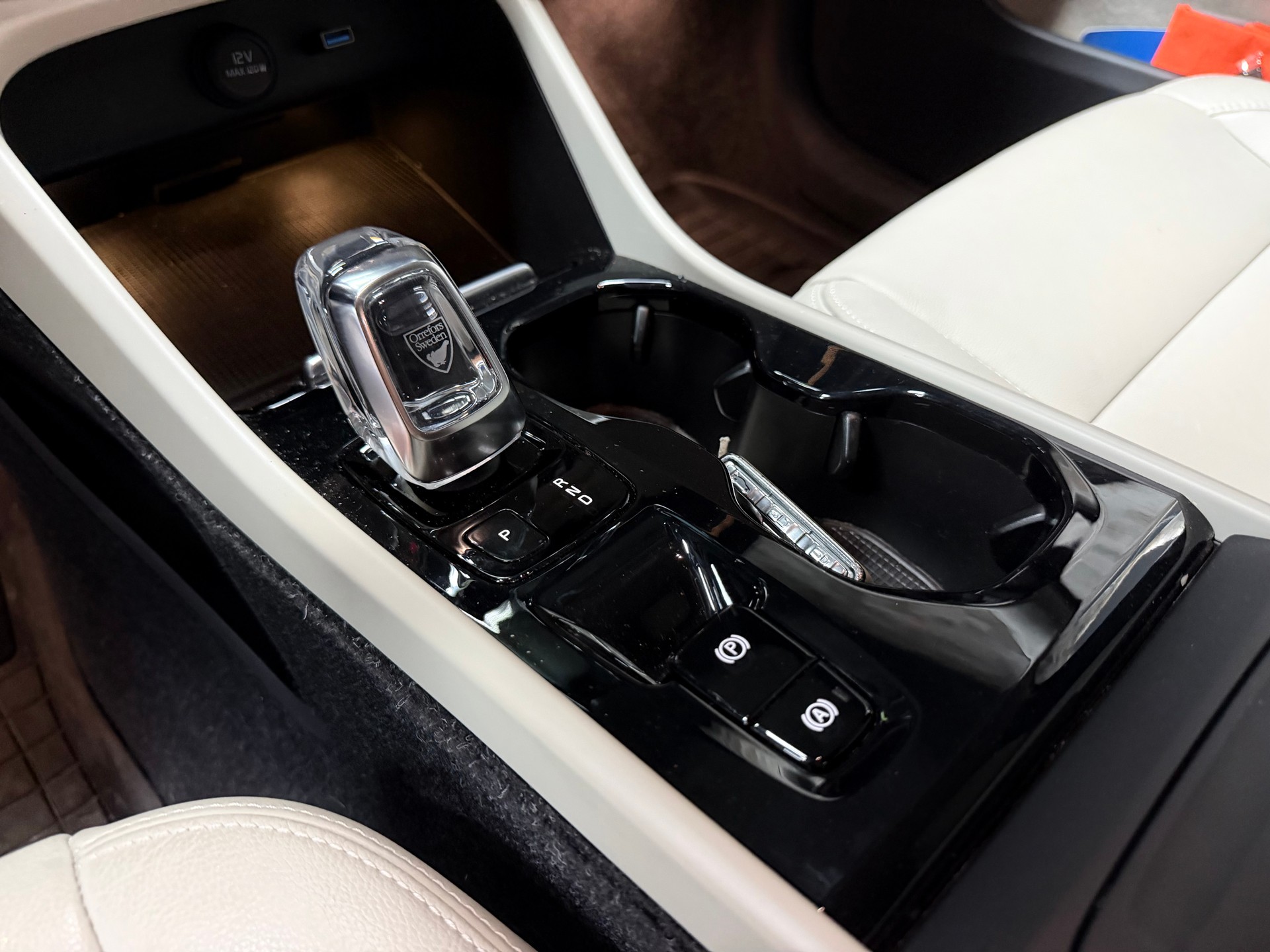 VOLVO XC40 T4 AWD Inscription Geartronic-image-16