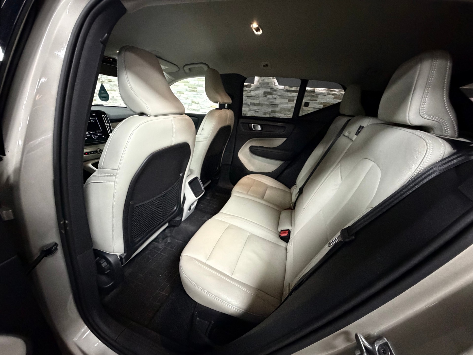 VOLVO XC40 T4 AWD Inscription Geartronic-image-23