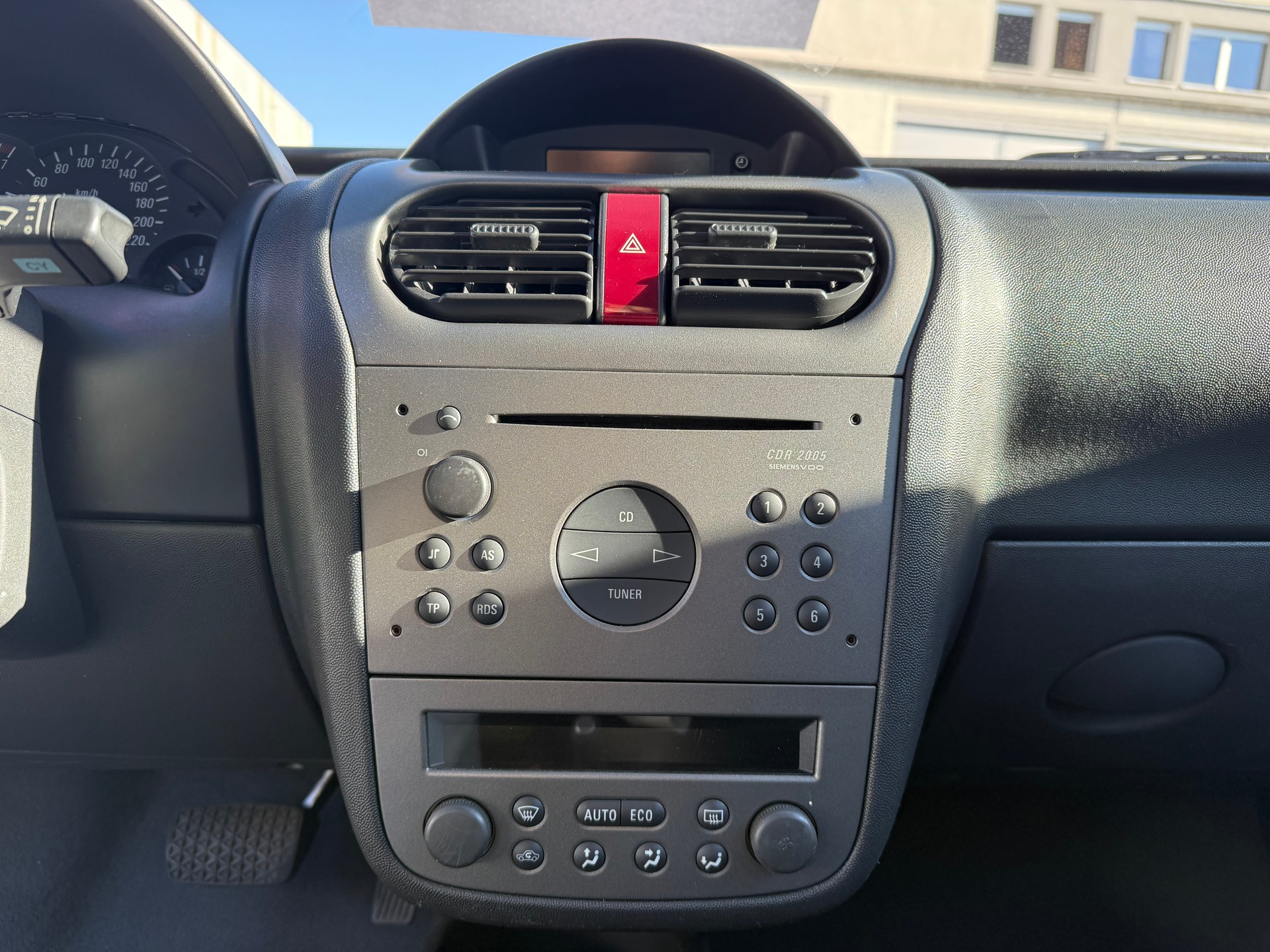 OPEL Corsa 1.4 TP Enjoy-image-4