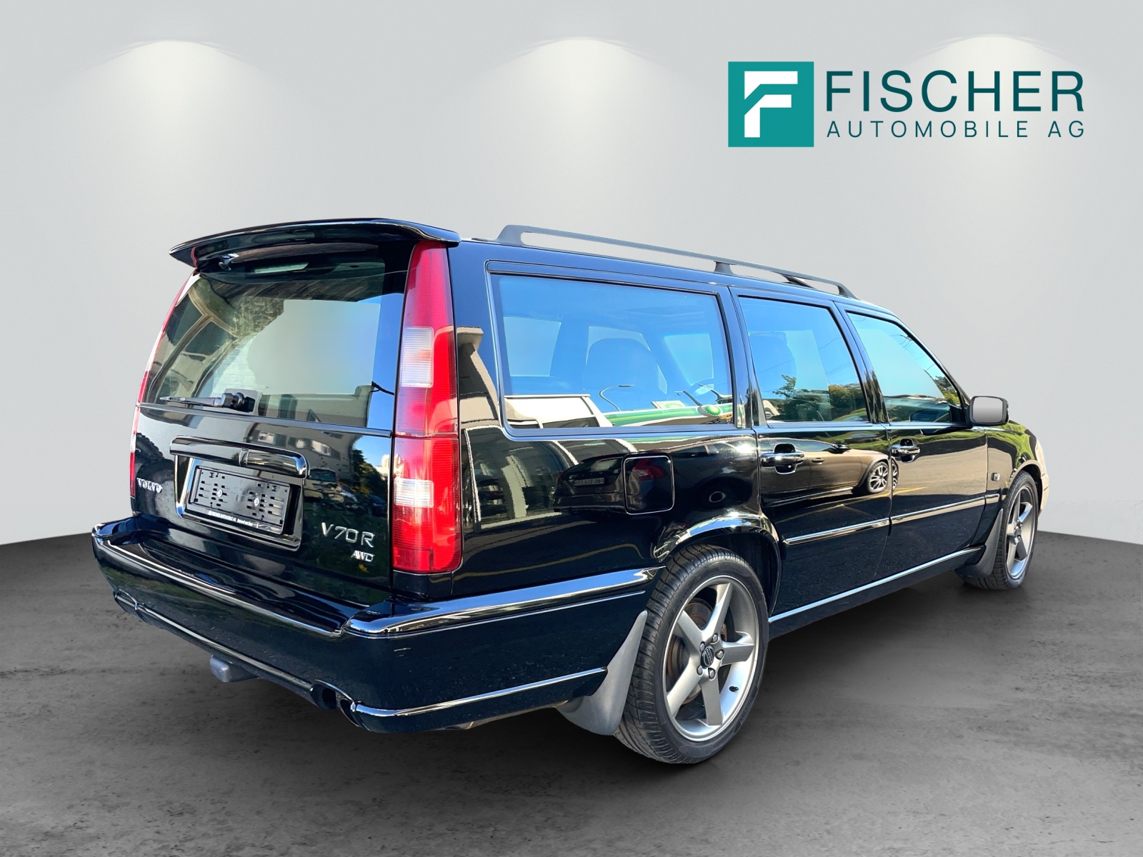 VOLVO V70 R AWD-image-1