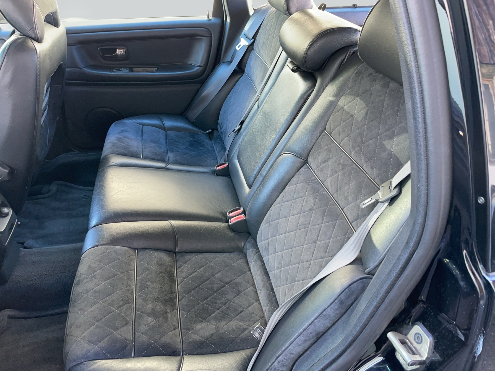 VOLVO V70 R AWD-image-9