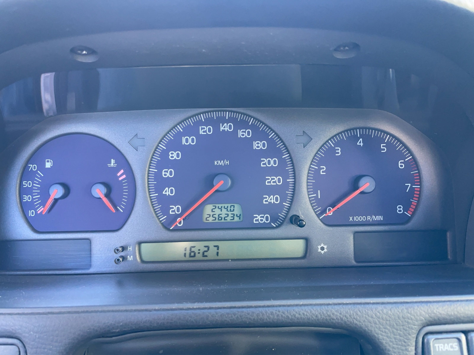 VOLVO V70 R AWD-image-11