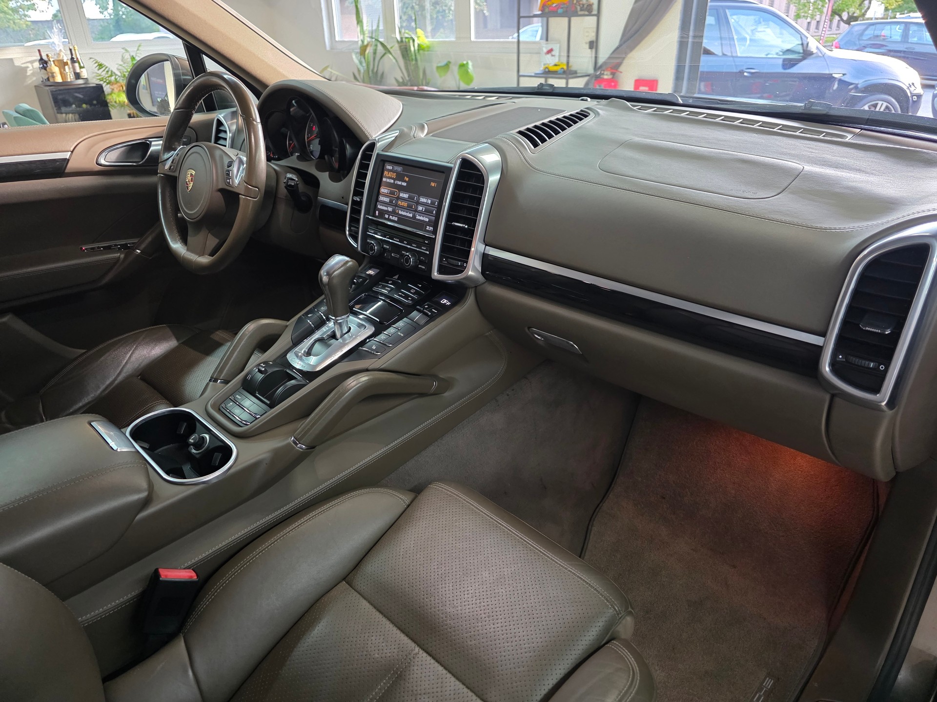PORSCHE Cayenne S-image-8