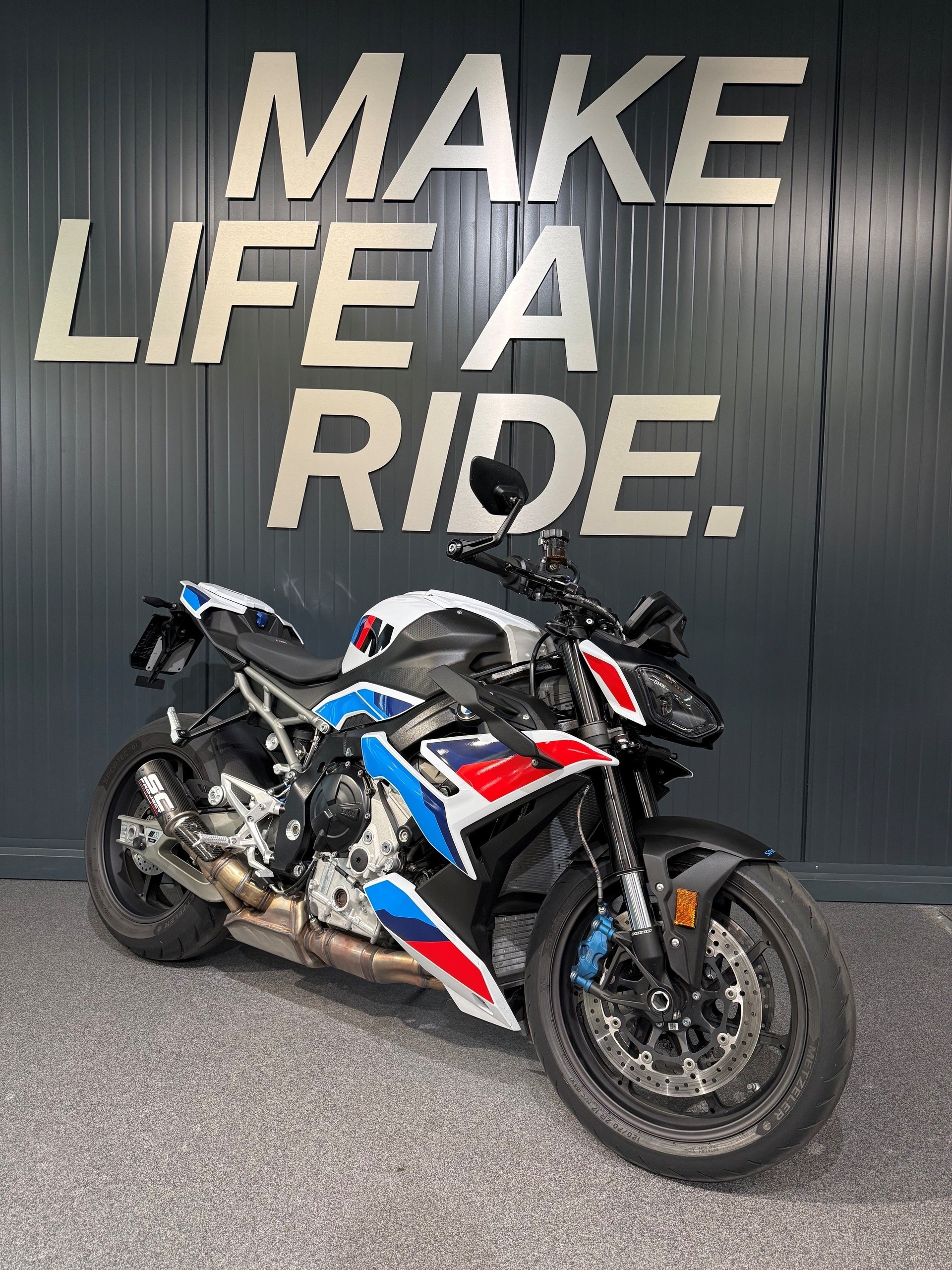 BMW M 1000 R - Inklusive Service-Paket 3 Jahre / 30'000km!-showroom-element-1
