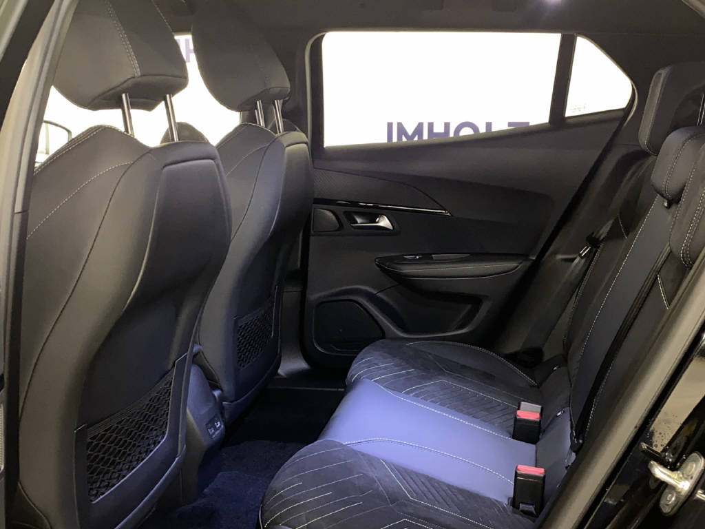 PEUGEOT 2008 1.2 Hybrid 145 GT Exclusive-image-16