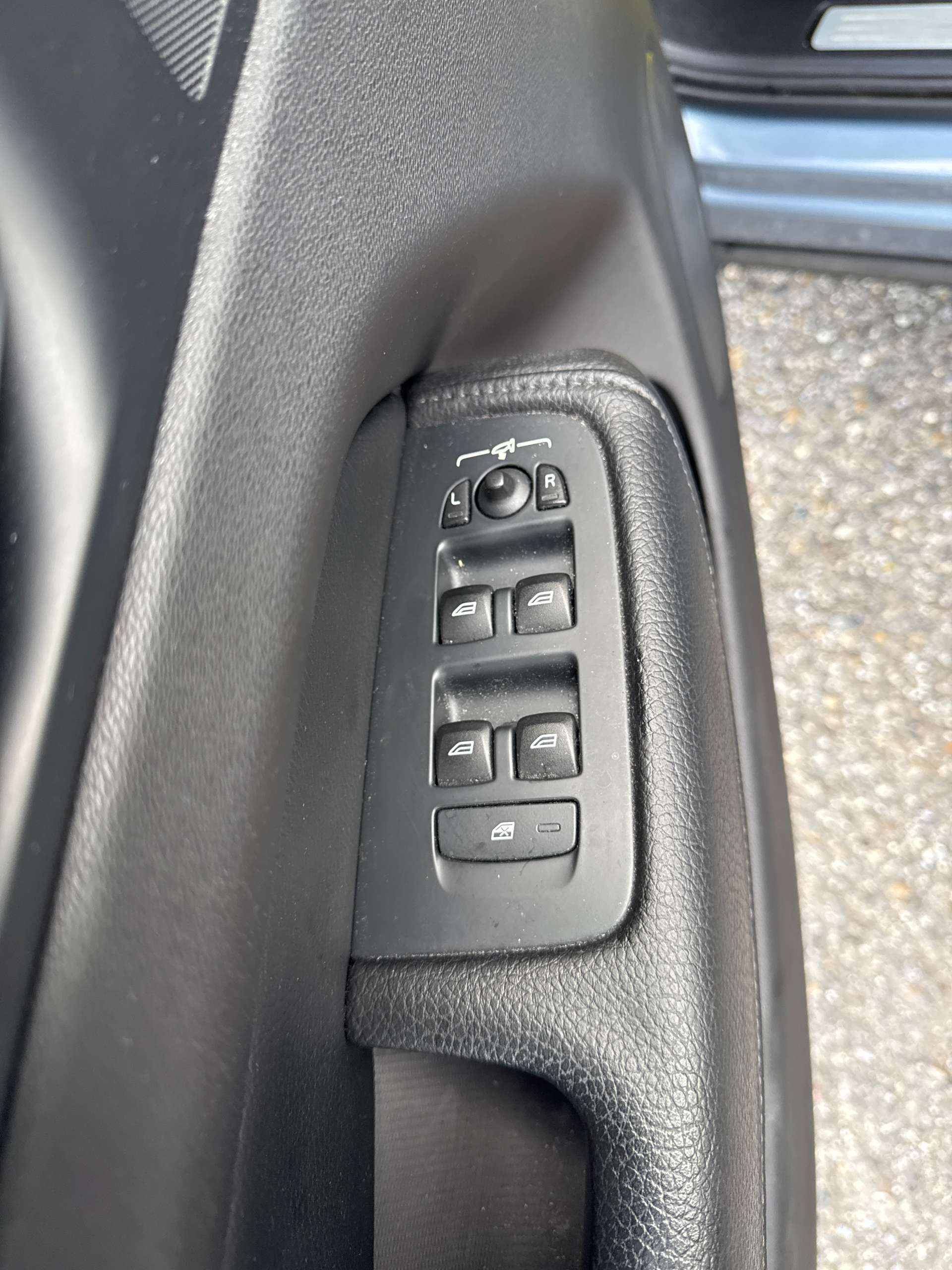 VOLVO XC60 D4 AWD Momentum Geartronic-Automat-image-15