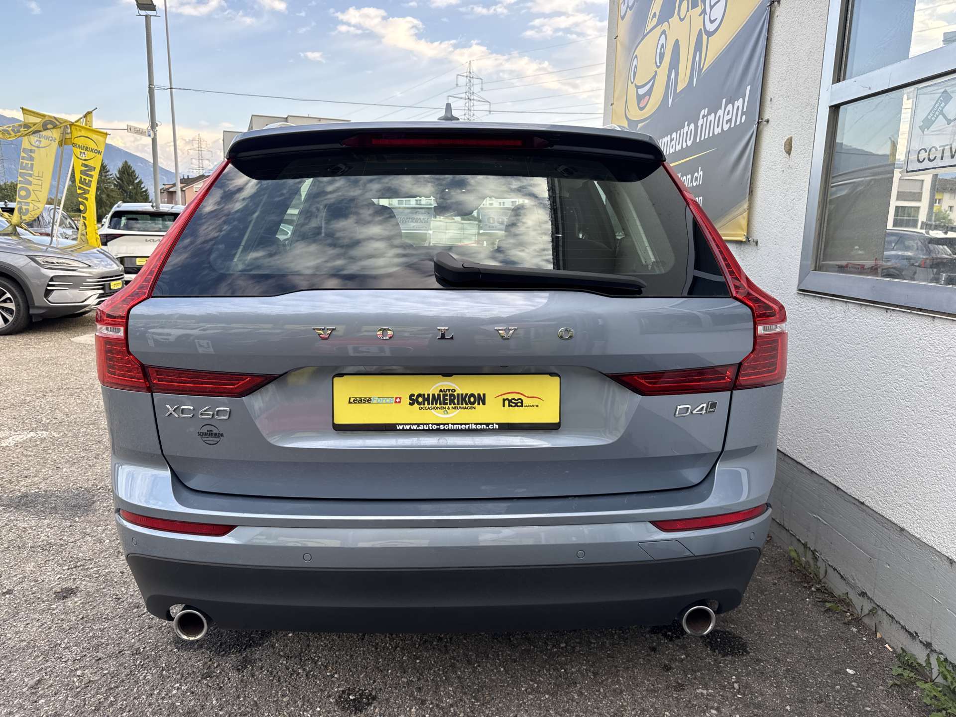 VOLVO XC60 D4 AWD Momentum Geartronic-Automat-image-4