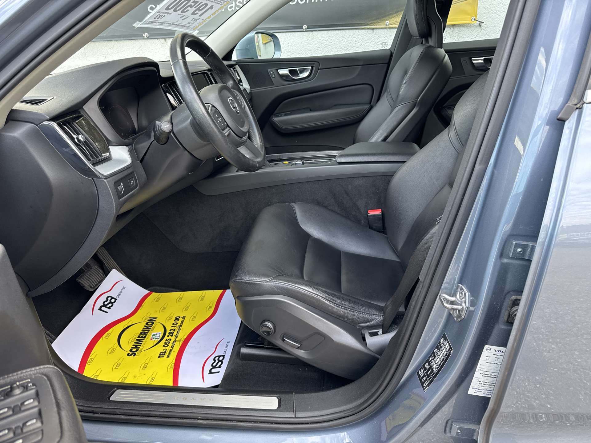 VOLVO XC60 D4 AWD Momentum Geartronic-Automat-image-6