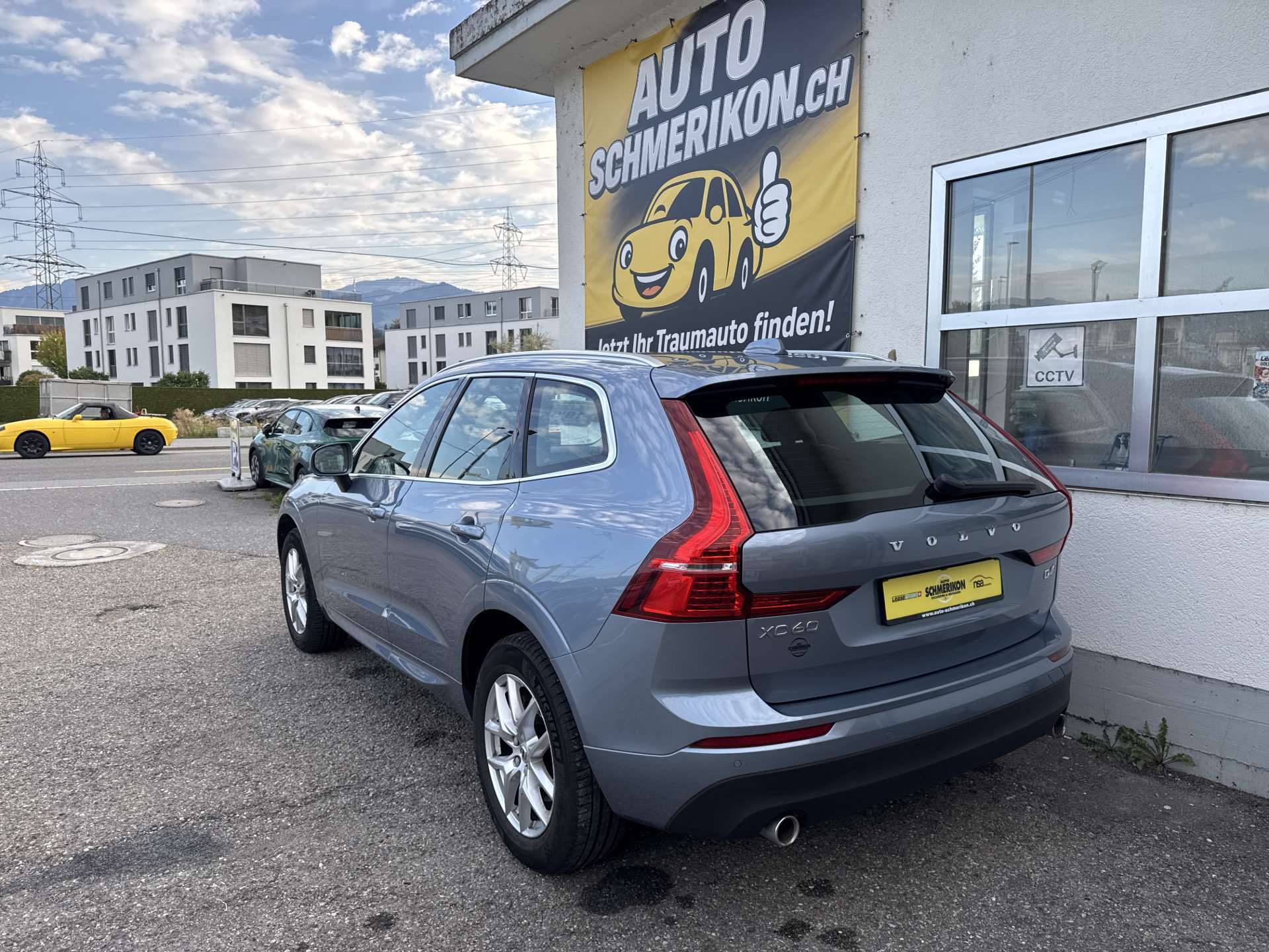 VOLVO XC60 D4 AWD Momentum Geartronic-Automat-image-3