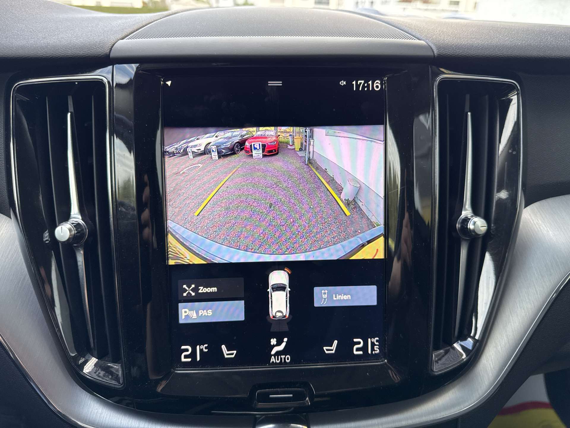 VOLVO XC60 D4 AWD Momentum Geartronic-Automat-image-10