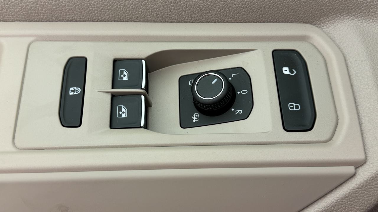 VW Multivan 1.5 eHybrid Life Edition Lang DSG-image-8