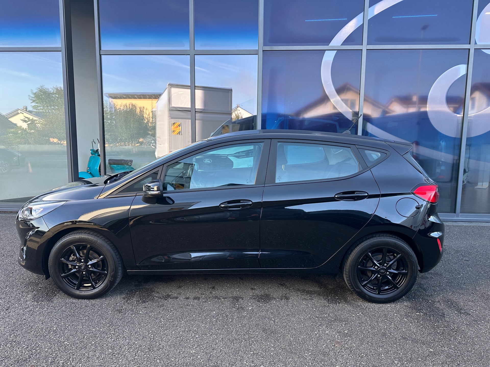 FORD Fiesta 1.0 EcoB Hybrid Cool & Connect-showroom-element-2