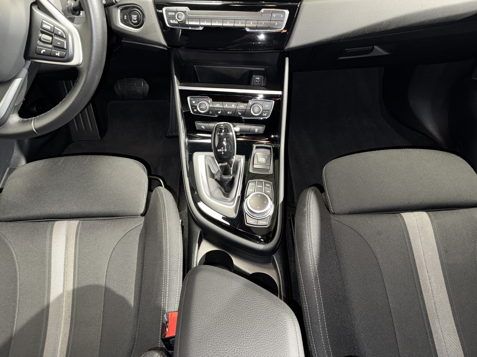 BMW 218d xDrive Gran Tourer Sport Line-image-11