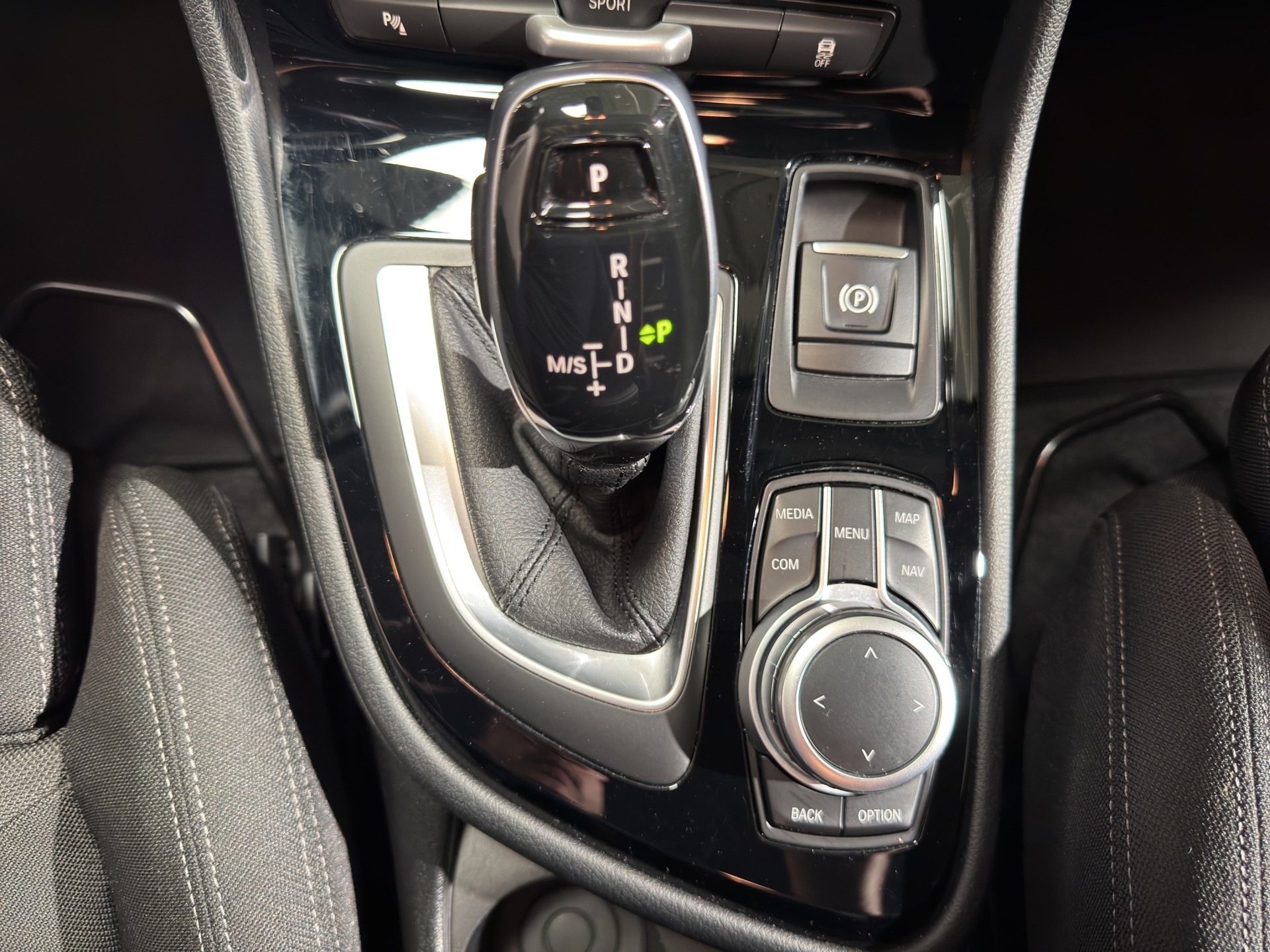 BMW 218d xDrive Gran Tourer Sport Line-image-12