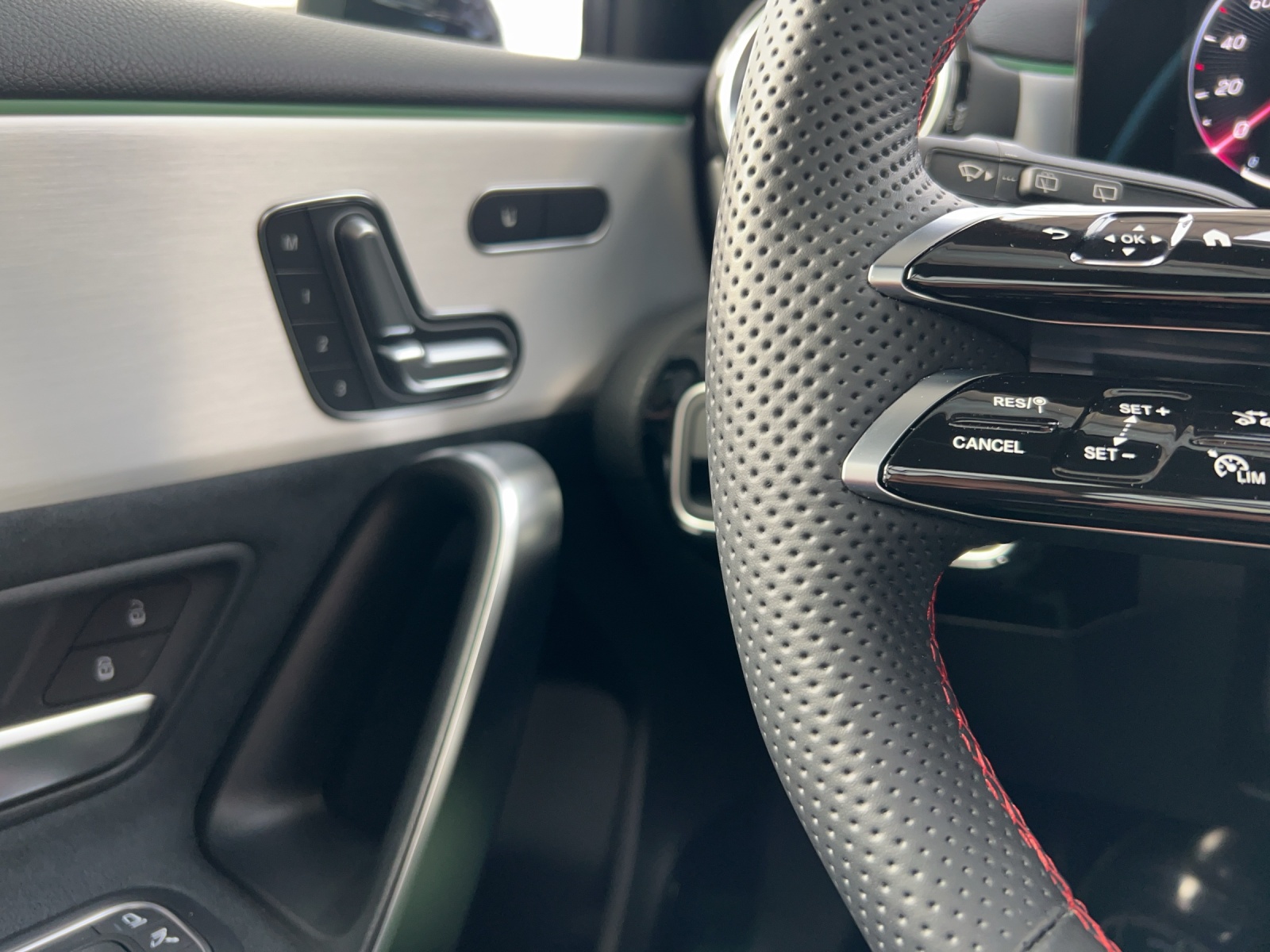 MERCEDES-BENZ A 200 7G-DCT-image-12