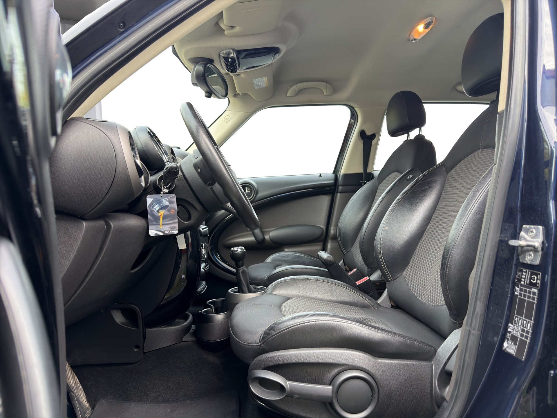 MINI Countryman Cooper FWD-image-8