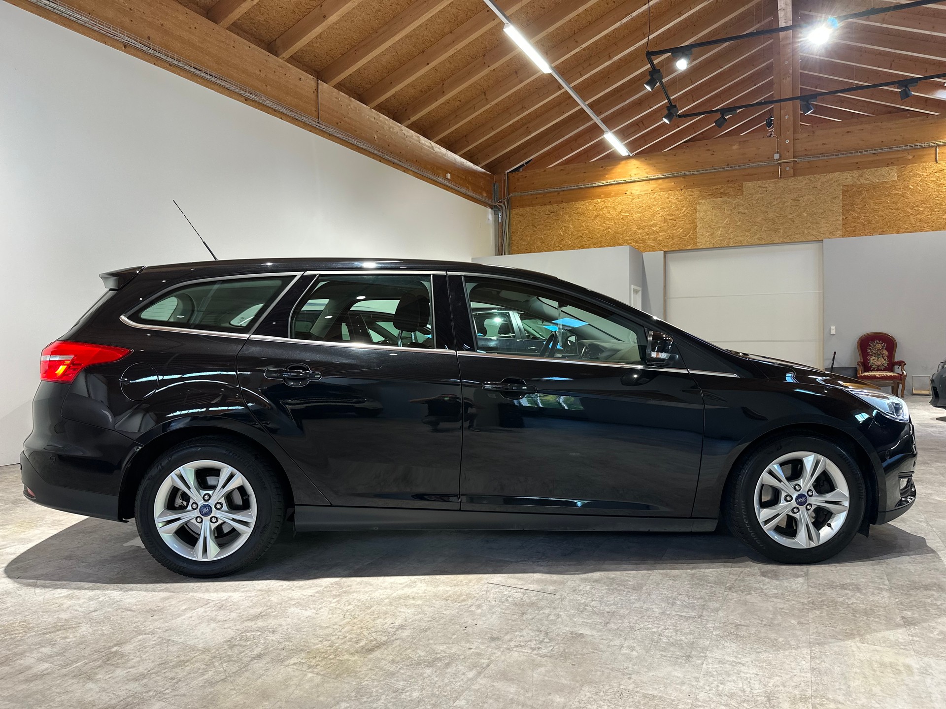 FORD Focus 2.0 TDCi Business 6-Gang/Inkl. 1. Jahr Garantie/Lückenlos servicegepflegt-image-8