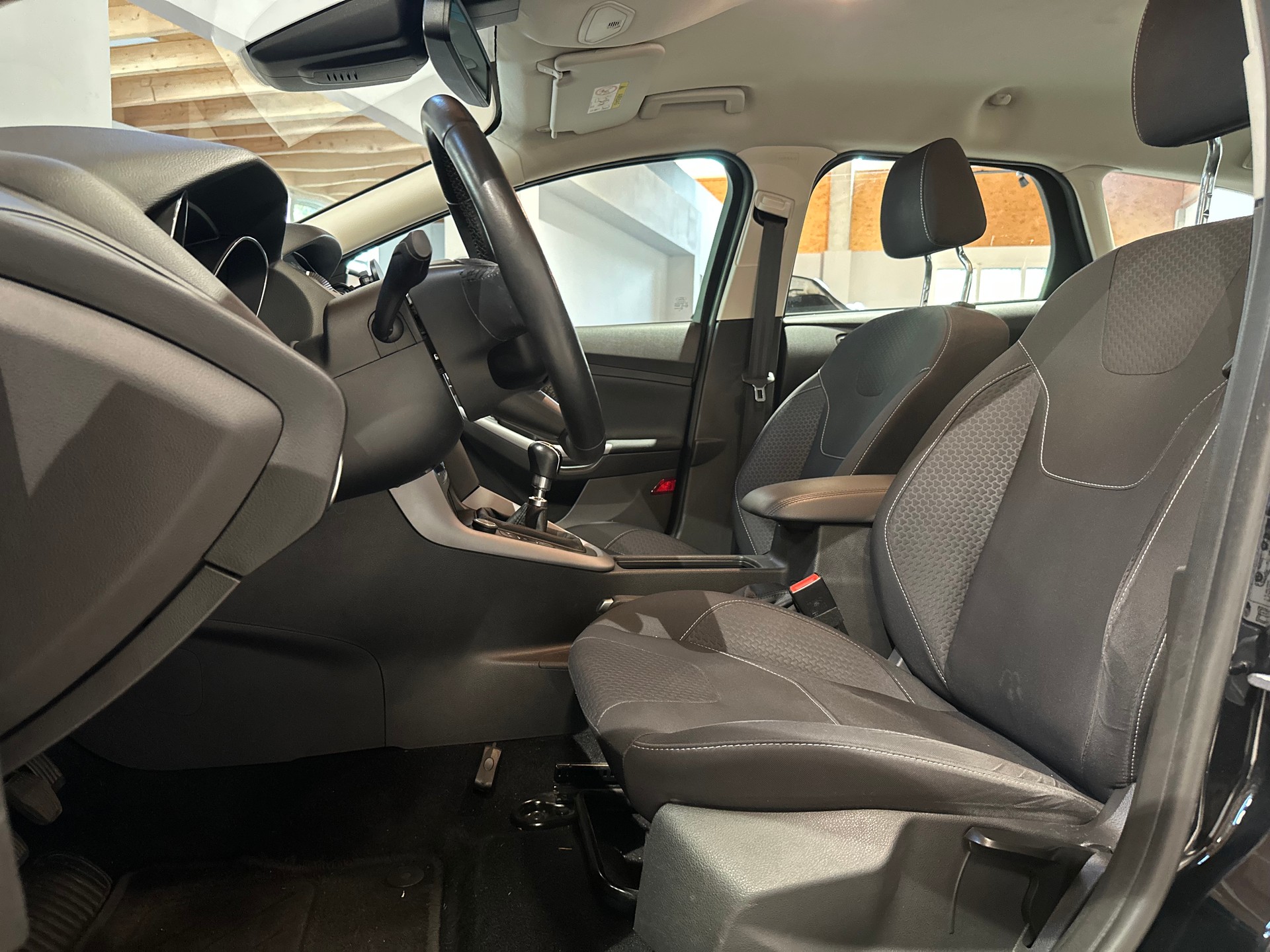 FORD Focus 2.0 TDCi Business 6-Gang/Inkl. 1. Jahr Garantie/Lückenlos servicegepflegt-image-12
