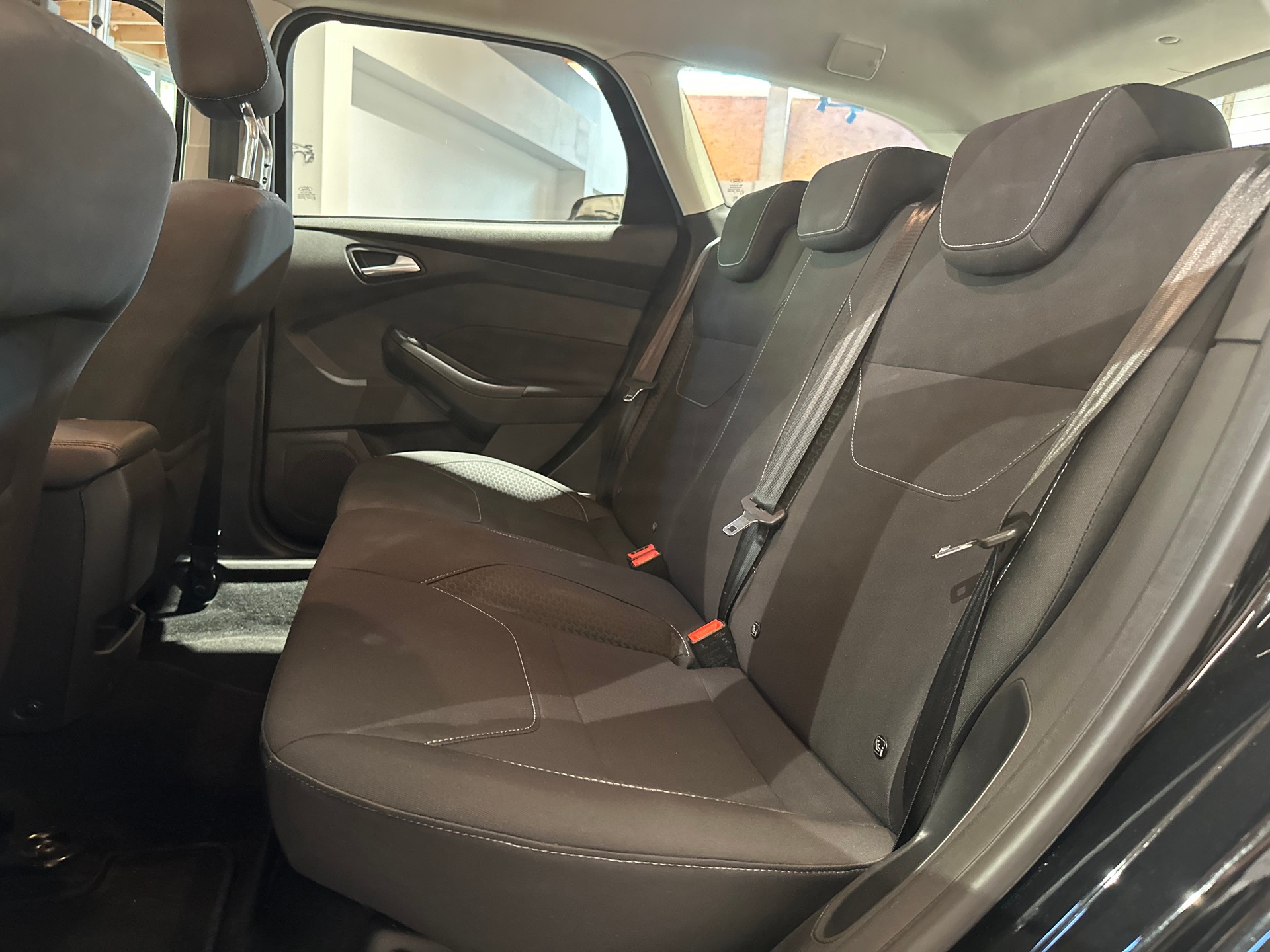 FORD Focus 2.0 TDCi Business 6-Gang/Inkl. 1. Jahr Garantie/Lückenlos servicegepflegt-image-22