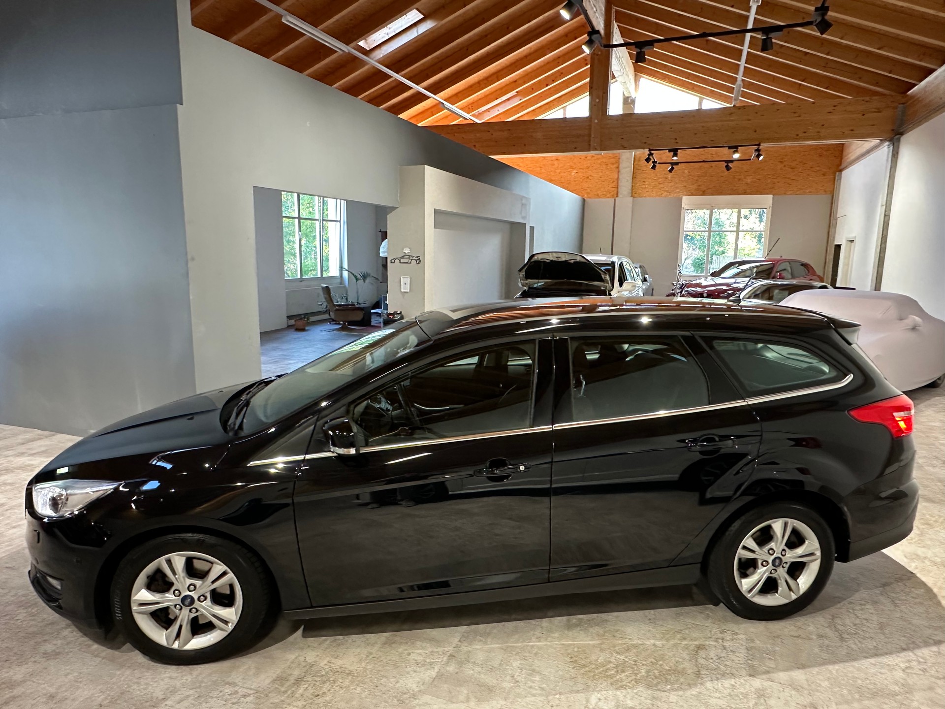 FORD Focus 2.0 TDCi Business 6-Gang/Inkl. 1. Jahr Garantie/Lückenlos servicegepflegt-image-2