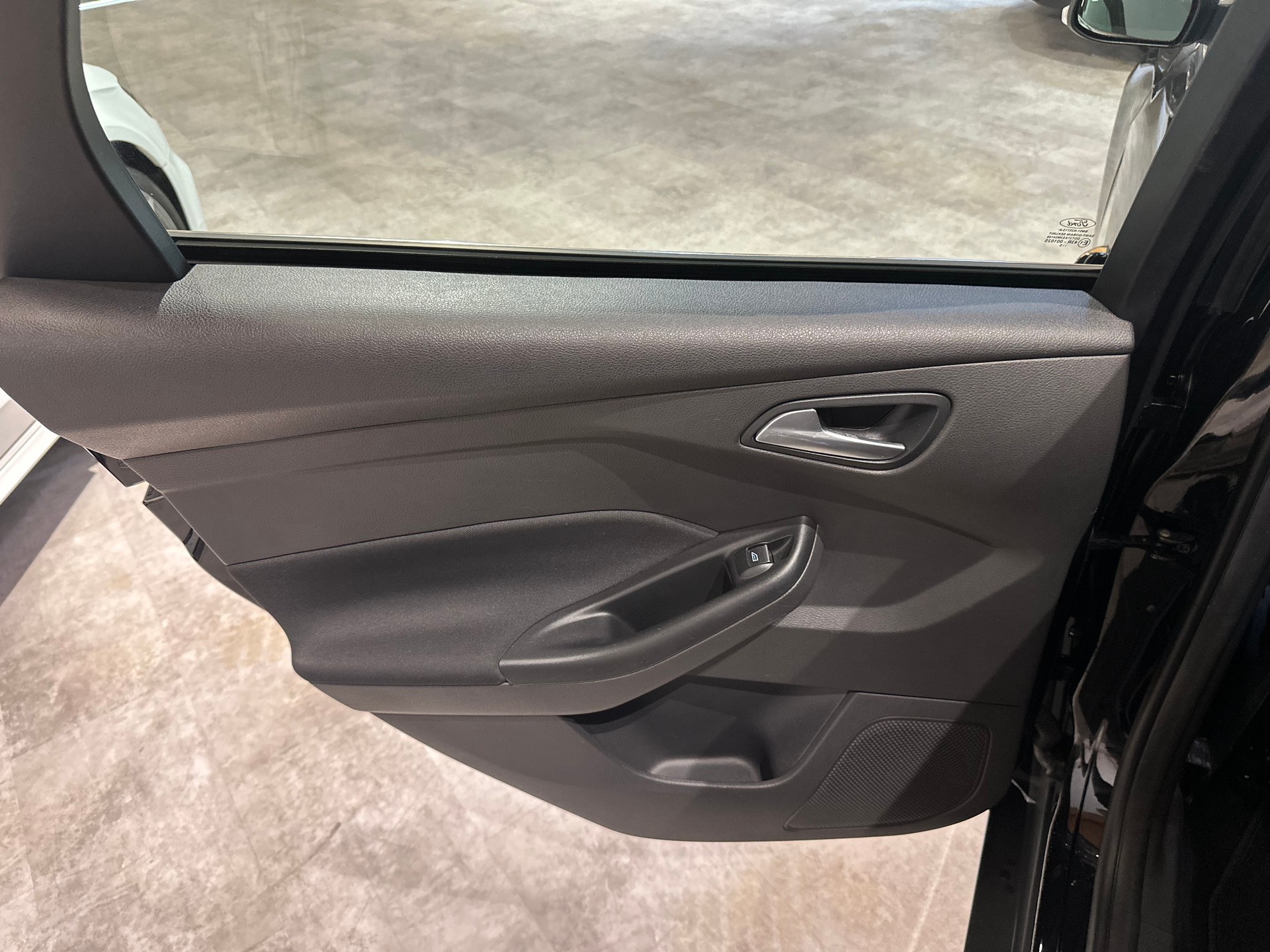 FORD Focus 2.0 TDCi Business 6-Gang/Inkl. 1. Jahr Garantie/Lückenlos servicegepflegt-image-23