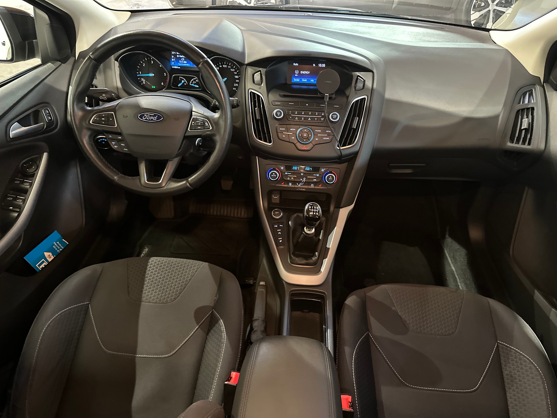 FORD Focus 2.0 TDCi Business 6-Gang/Inkl. 1. Jahr Garantie/Lückenlos servicegepflegt-image-17