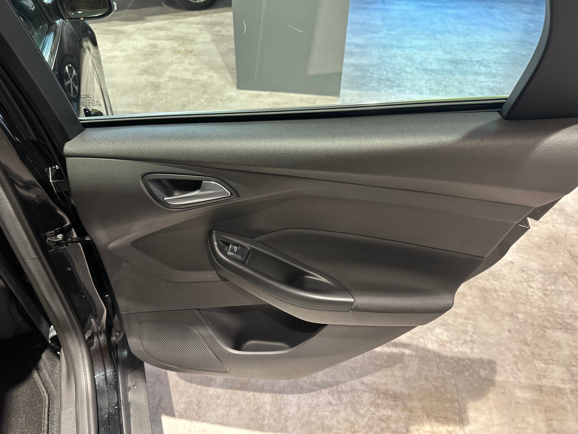 FORD Focus 2.0 TDCi Business 6-Gang/Inkl. 1. Jahr Garantie/Lückenlos servicegepflegt-image-26