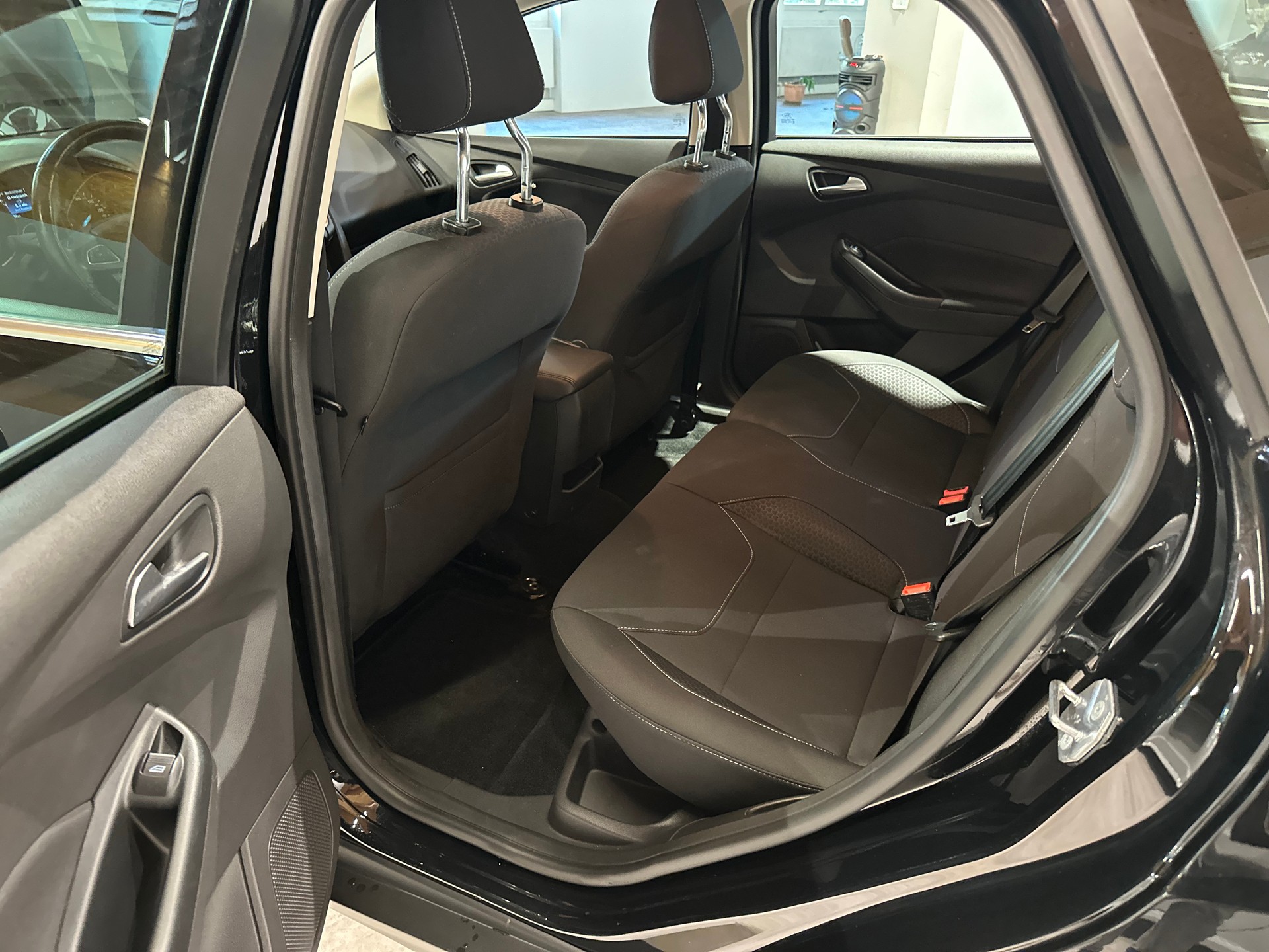 FORD Focus 2.0 TDCi Business 6-Gang/Inkl. 1. Jahr Garantie/Lückenlos servicegepflegt-image-21
