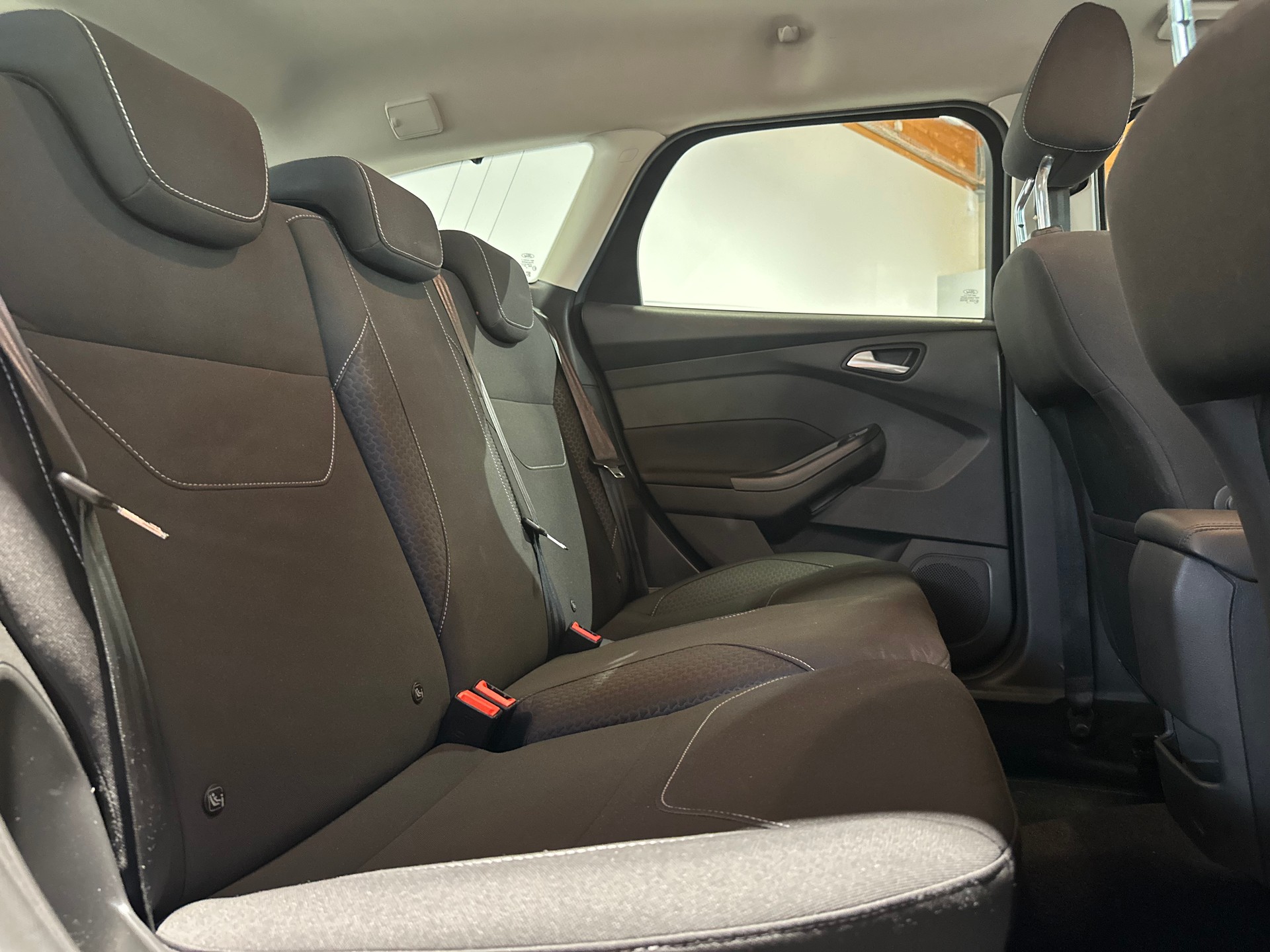 FORD Focus 2.0 TDCi Business 6-Gang/Inkl. 1. Jahr Garantie/Lückenlos servicegepflegt-image-25