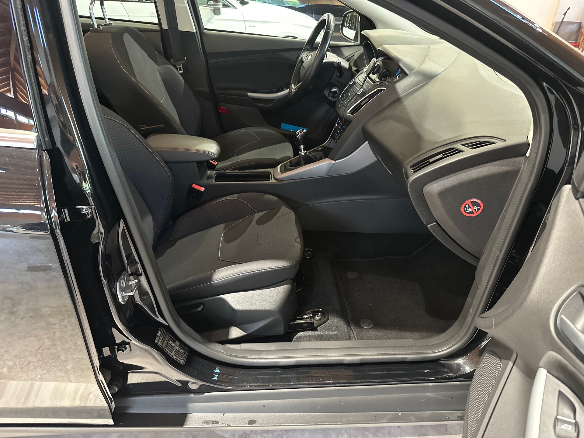FORD Focus 2.0 TDCi Business 6-Gang/Inkl. 1. Jahr Garantie/Lückenlos servicegepflegt-image-14