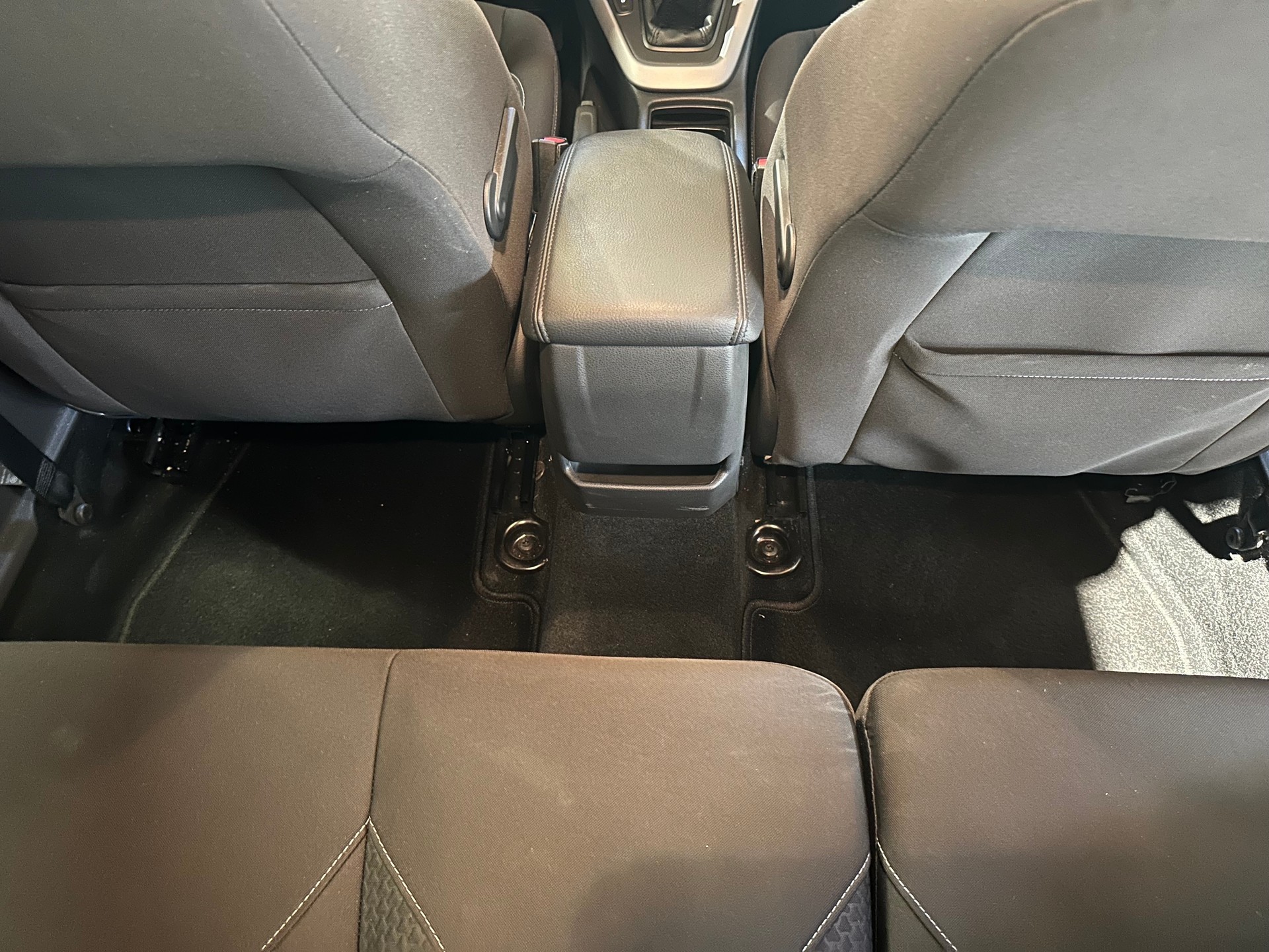 FORD Focus 2.0 TDCi Business 6-Gang/Inkl. 1. Jahr Garantie/Lückenlos servicegepflegt-image-20
