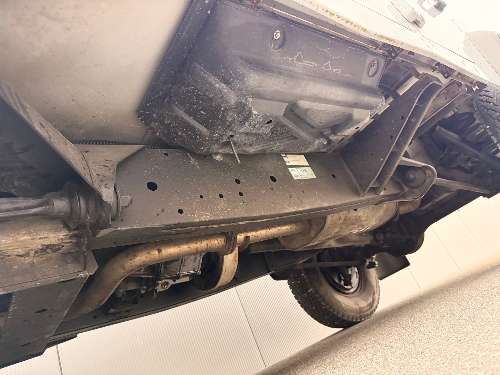 LAND ROVER Defender 110 TD4 2.4 *ex Army*-image-12