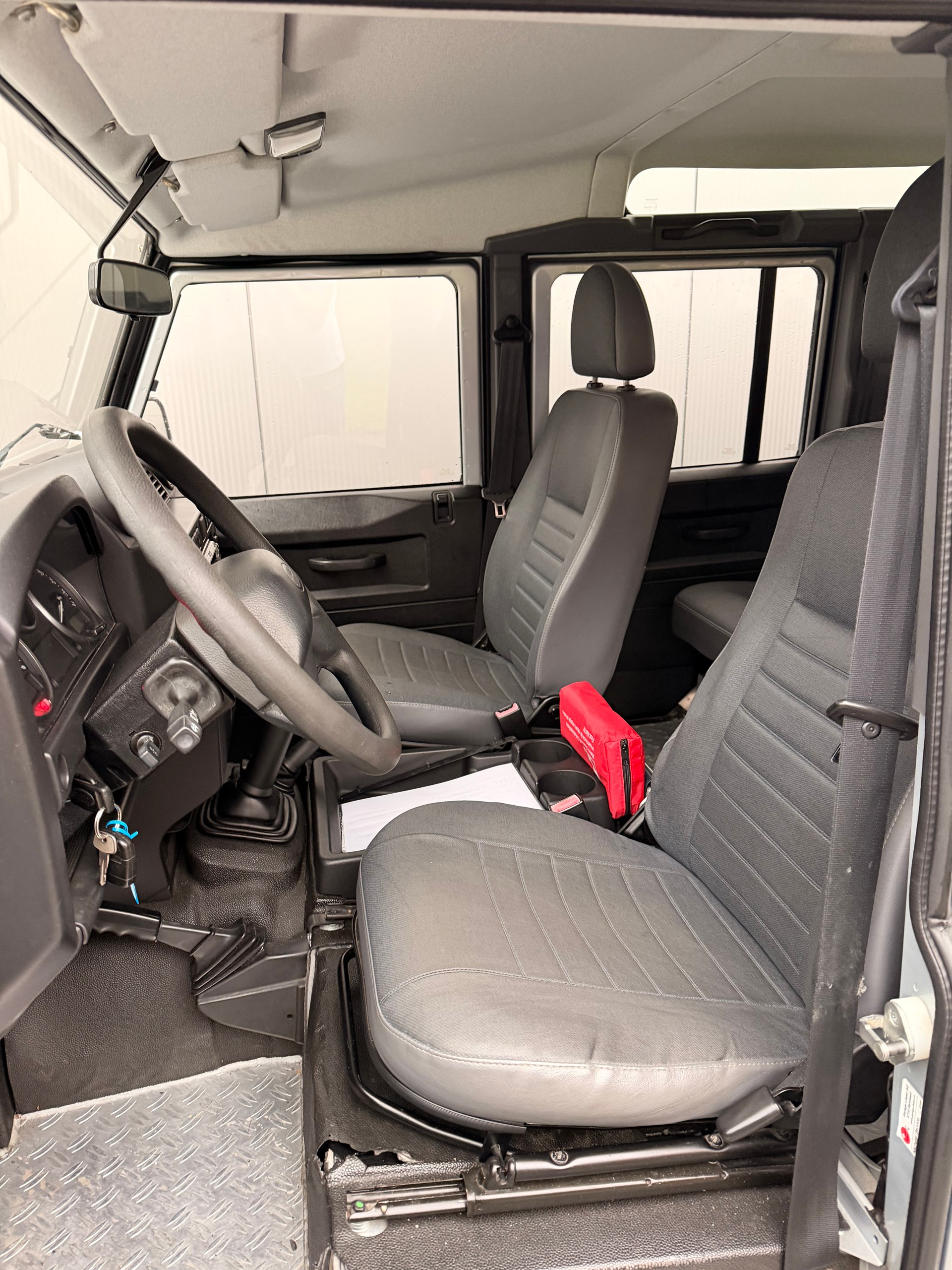 LAND ROVER Defender 110 TD4 2.4 *ex Army*-image-6